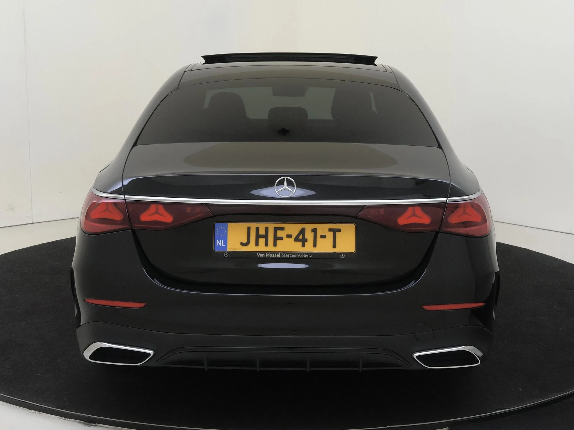 Mercedes-Benz-E-Klasse-image-7