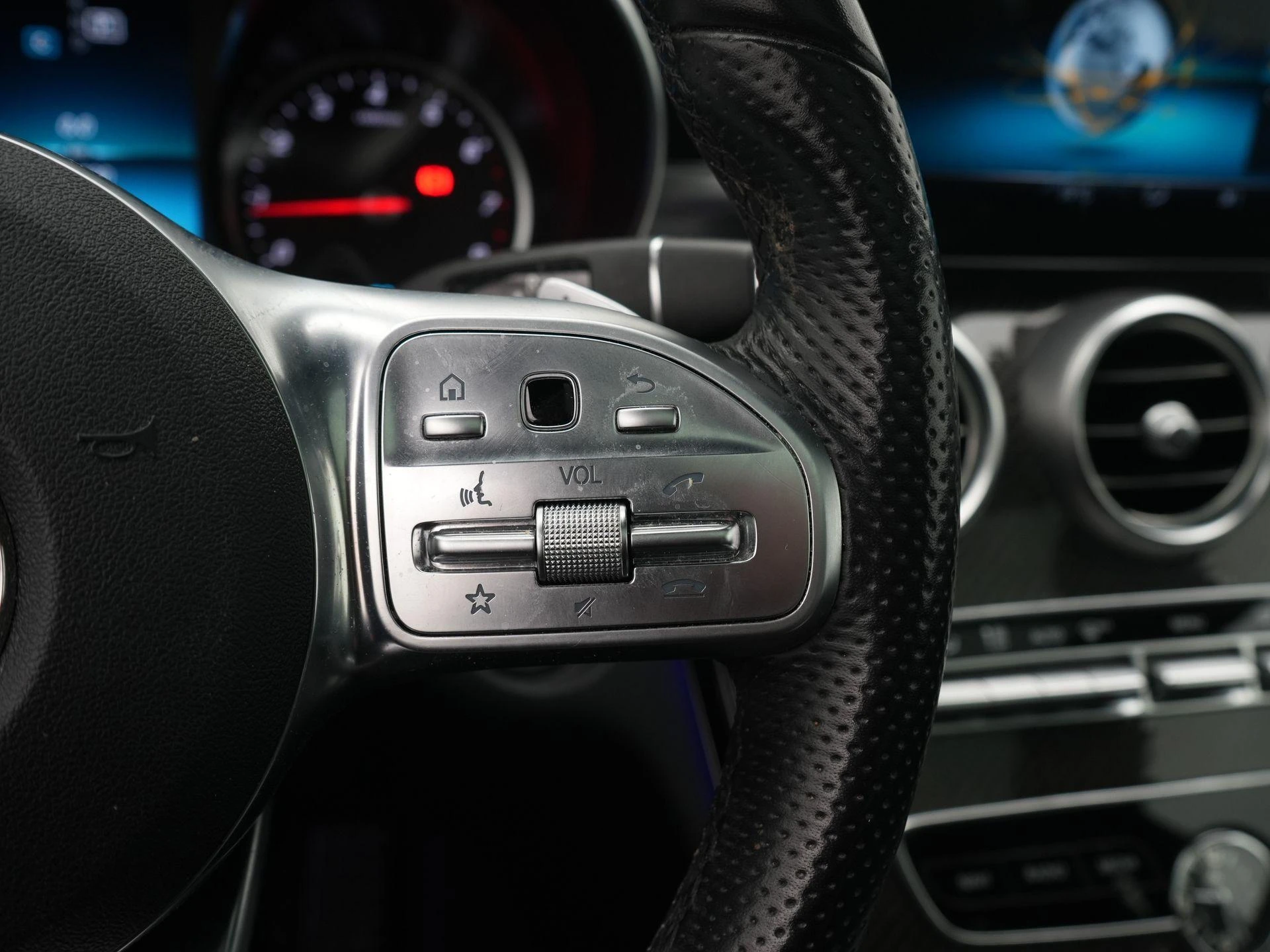 Mercedes-Benz-C-Klasse-image-19