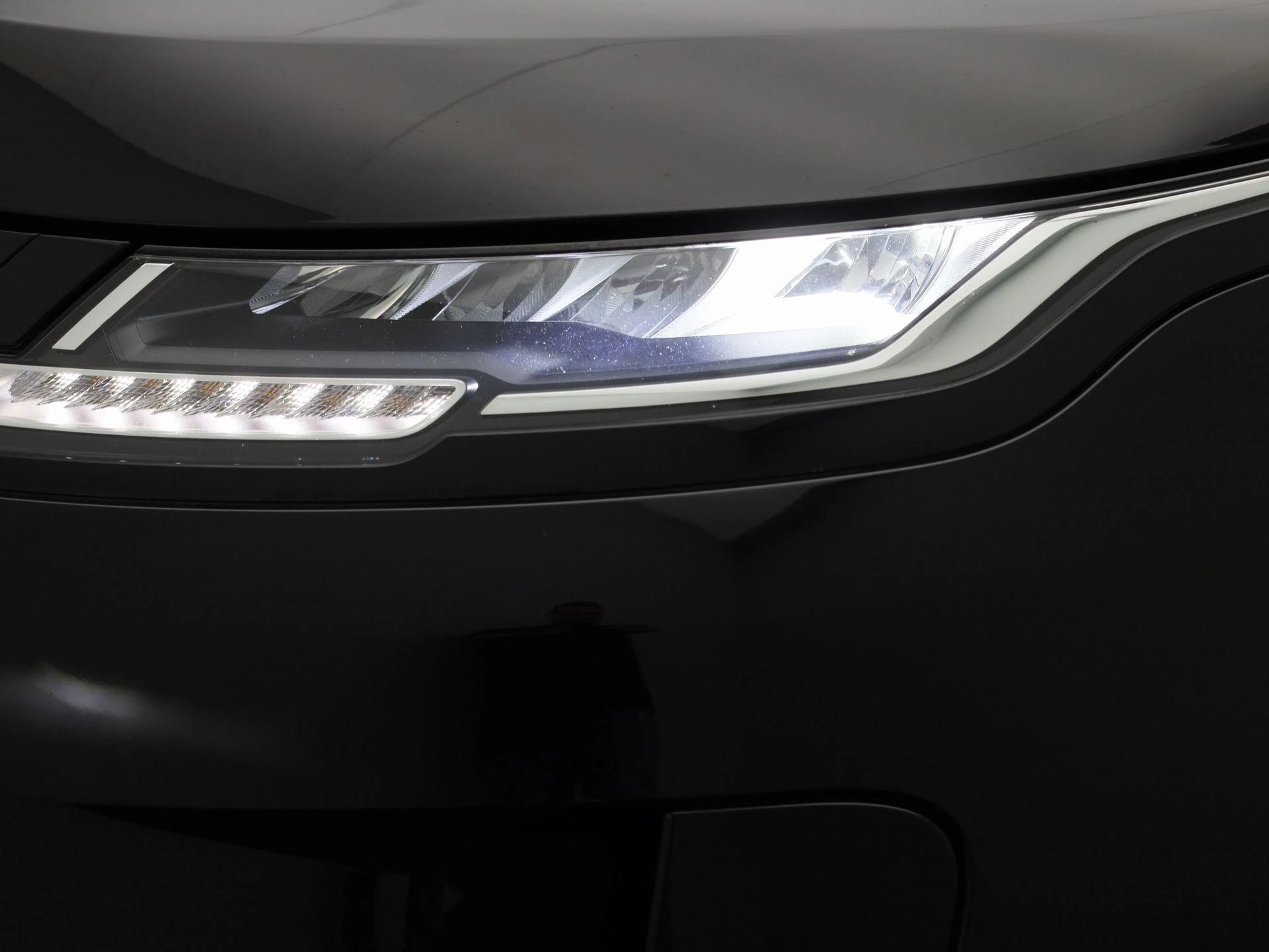 Land Rover-Range Rover Evoque-image-14