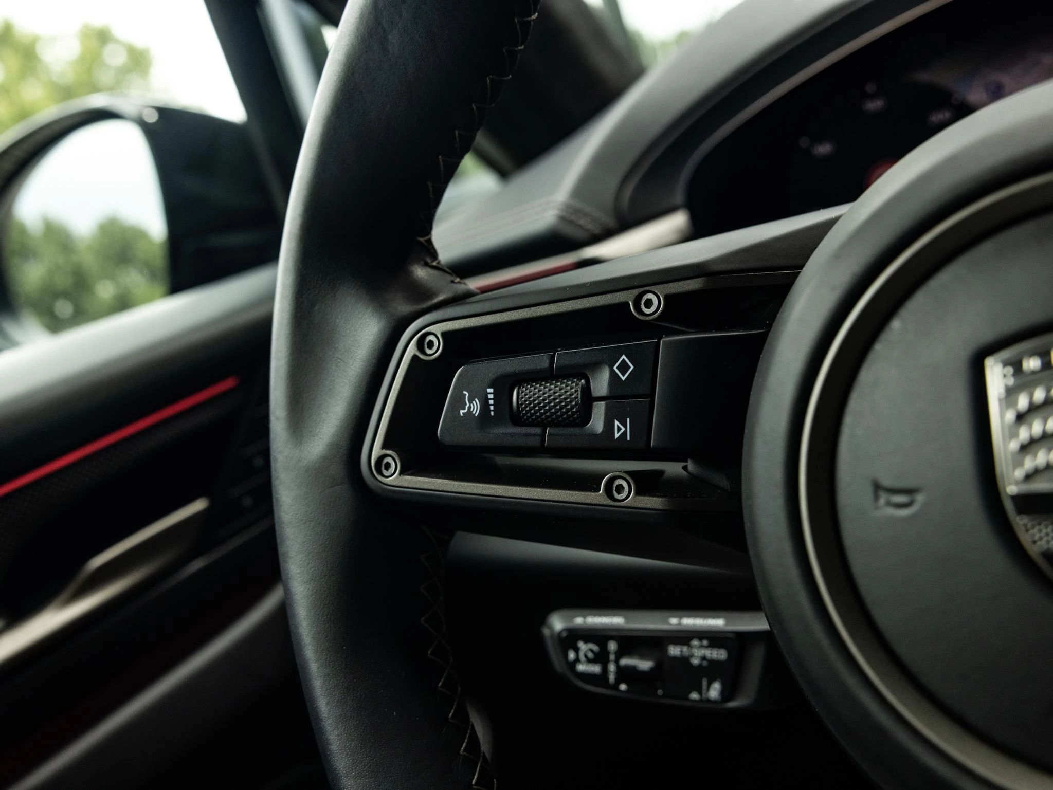 Porsche Macan Turbo 100 kWh