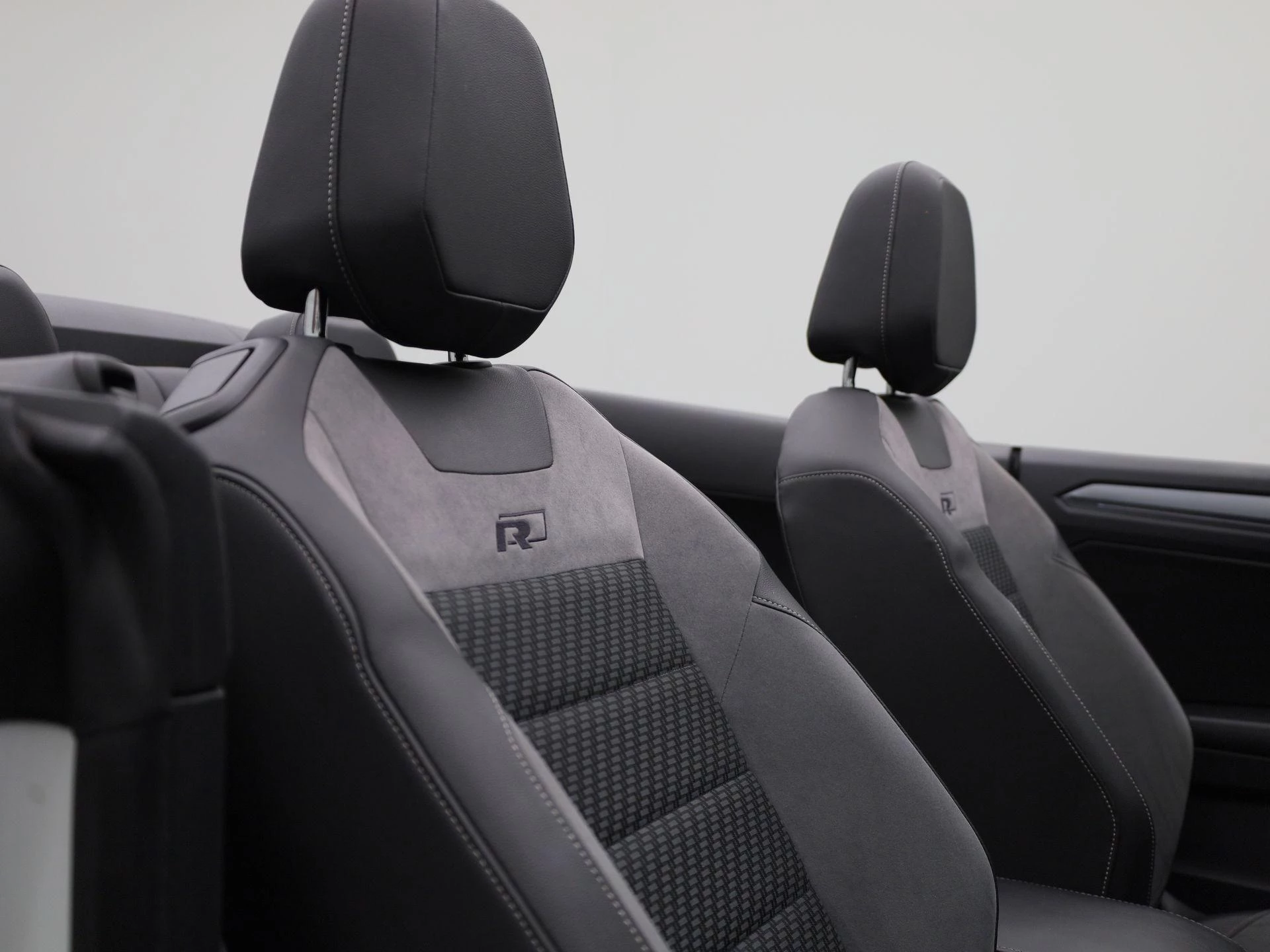 Volkswagen-T-Roc-image-40