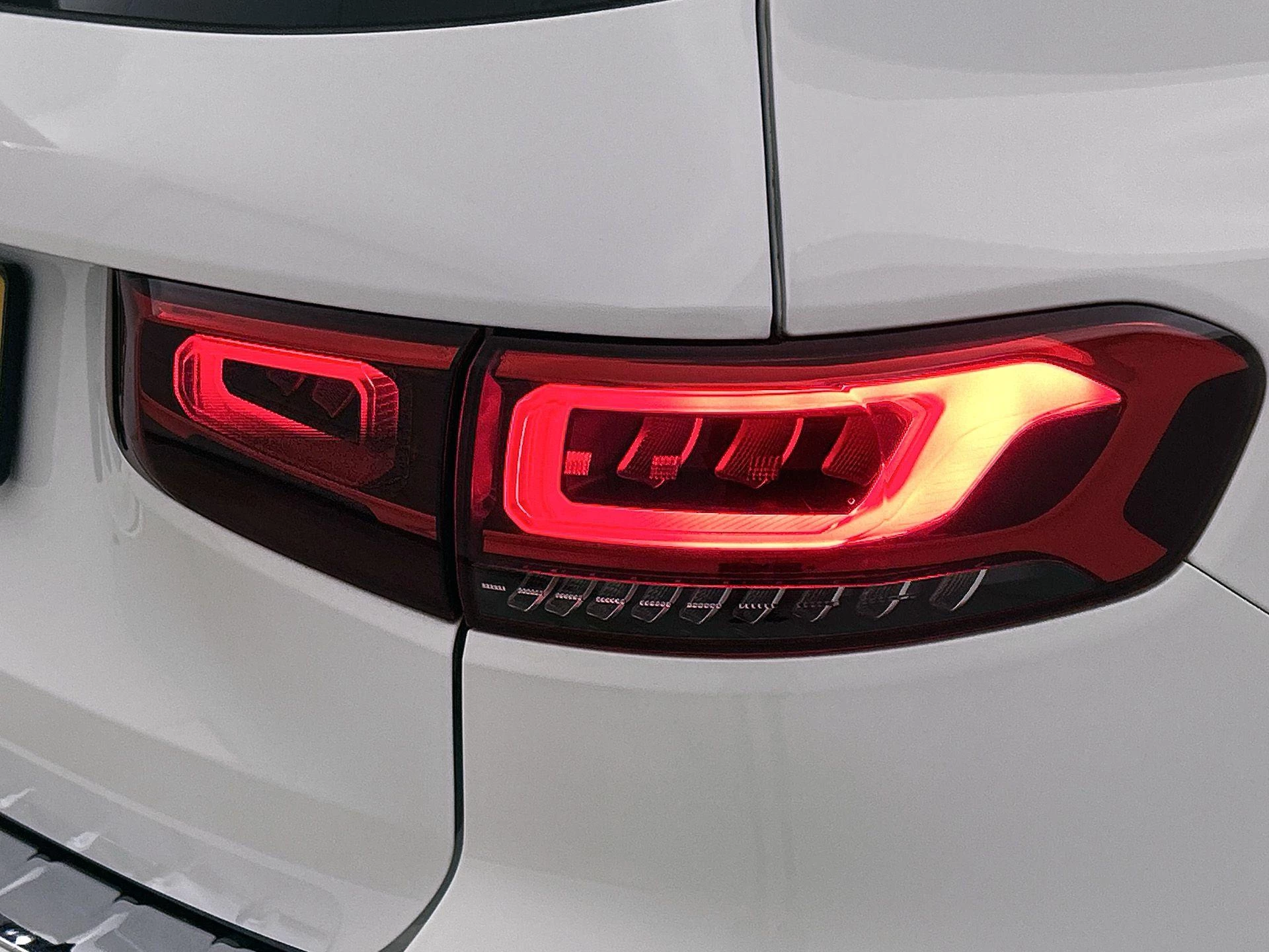 Mercedes-Benz-GLB-image-35