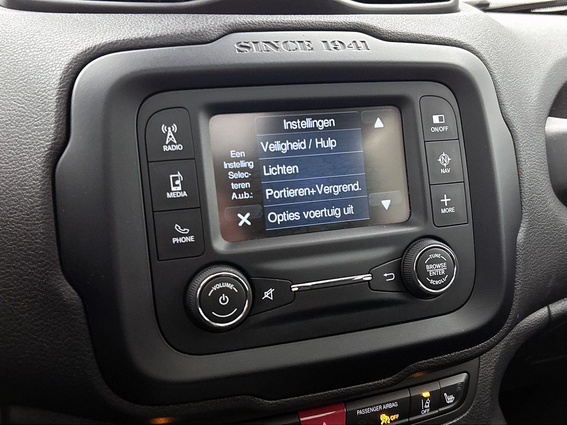 Jeep-Renegade-image-9