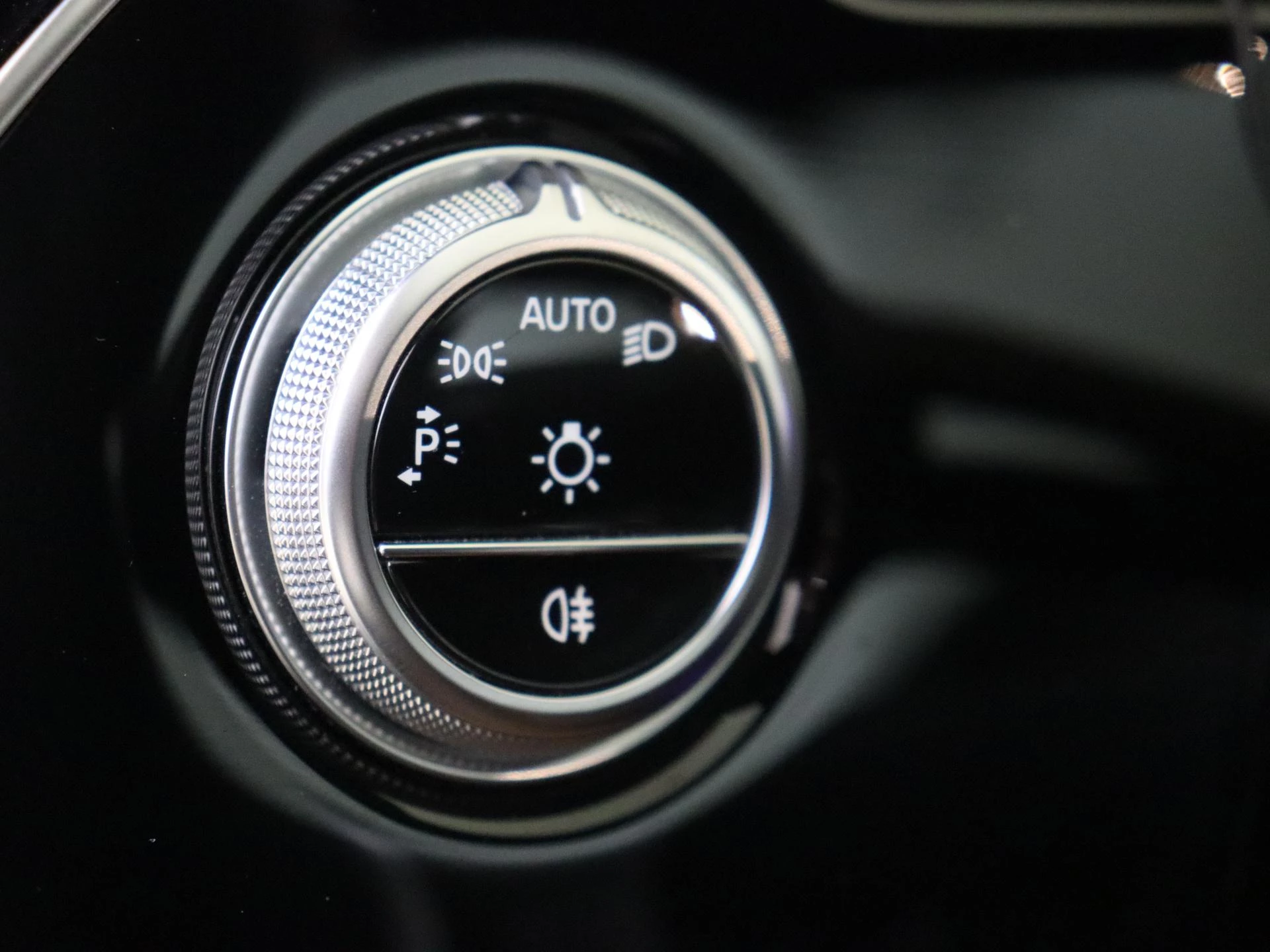 Mercedes-Benz-E-Klasse-image-24