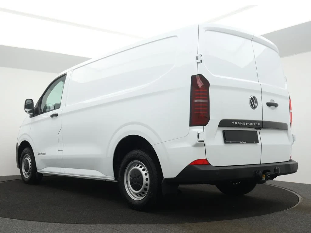 Volkswagen-Transporter-image-6