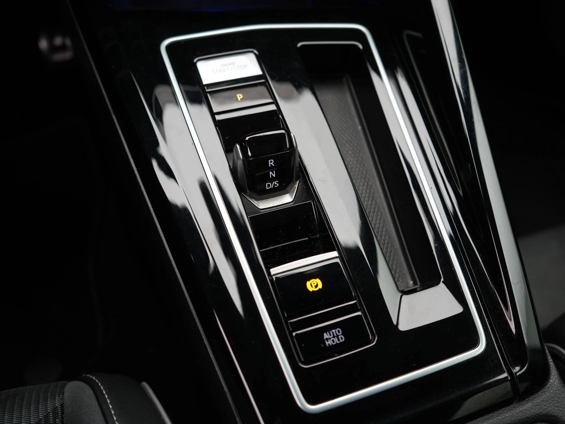 Volkswagen-Golf-image-27