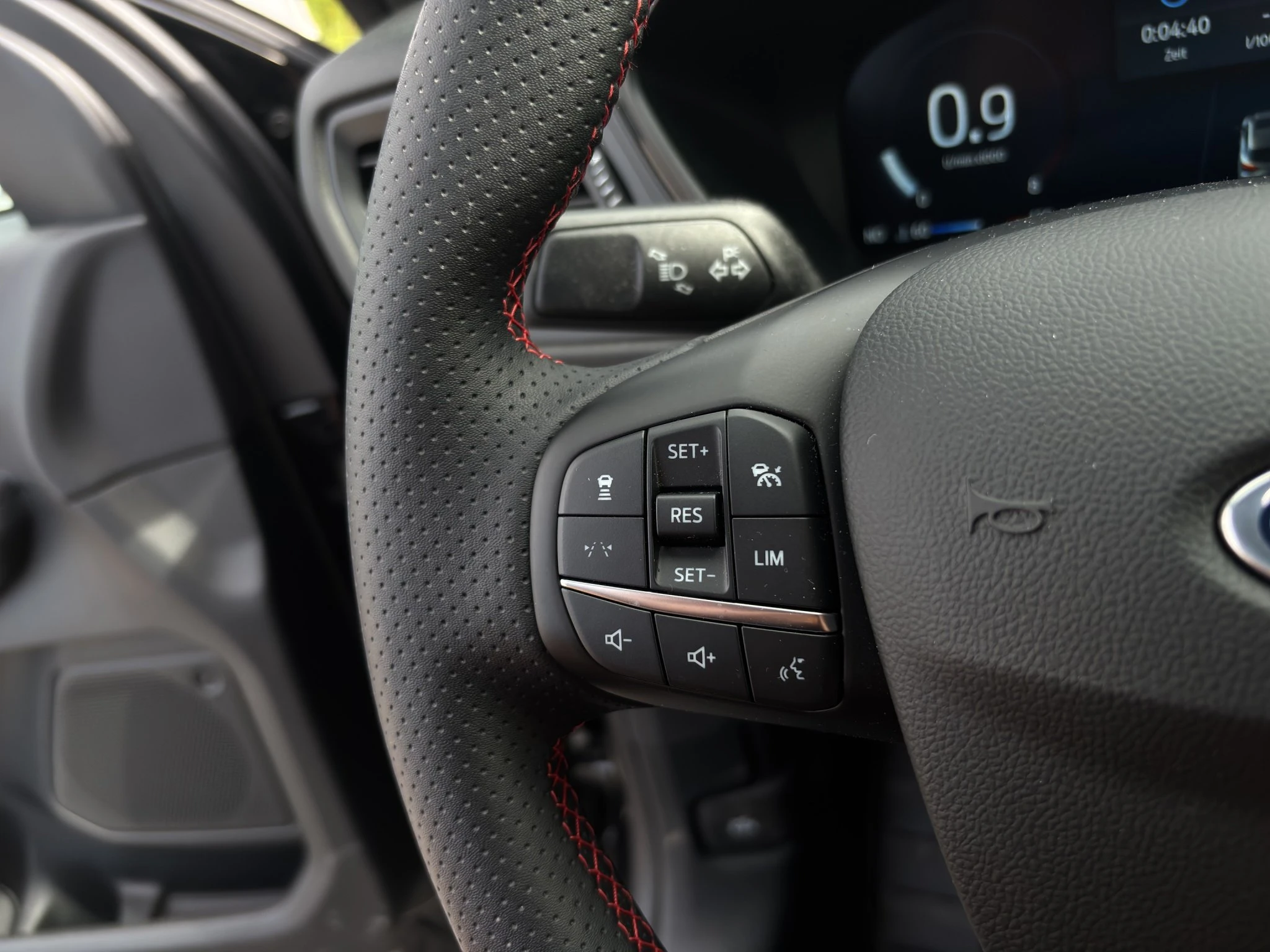 Ford Kuga ST-Line X Aut.*PANO*AHK*360GRAD*LED-MATRIX*NAVI*GRA*WINTER-PKT.