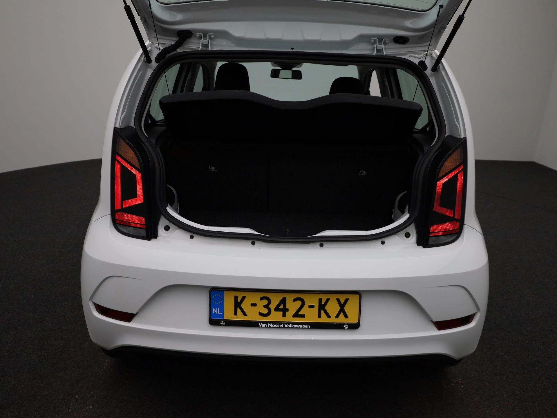 Volkswagen-up!-image-11