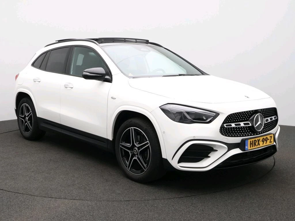 Mercedes-Benz-GLA-image-2