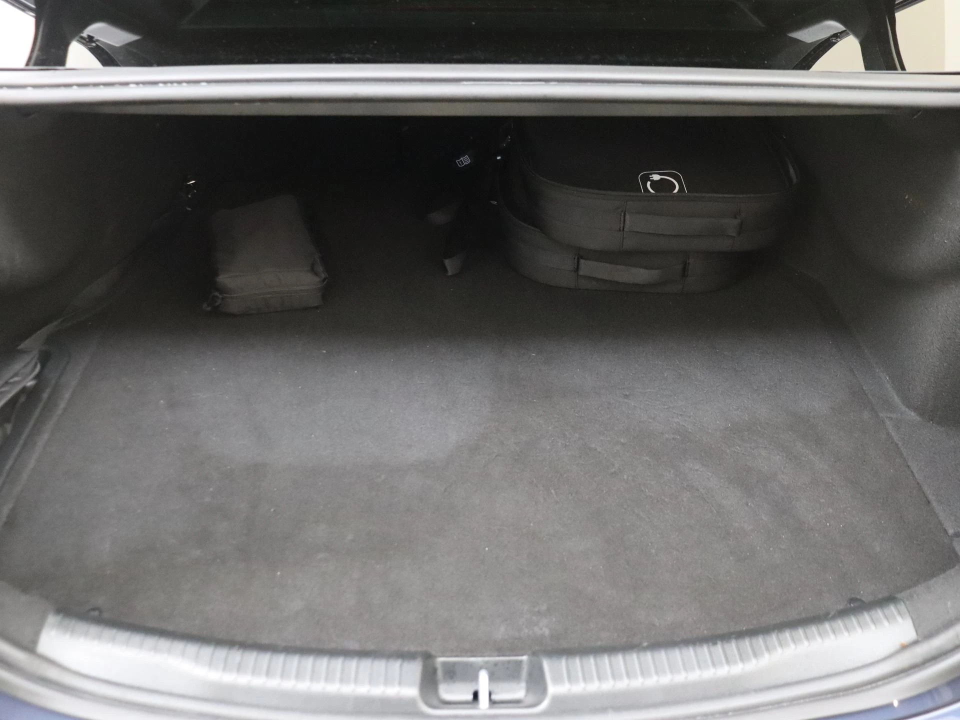 Mercedes-Benz-C-Klasse-image-32
