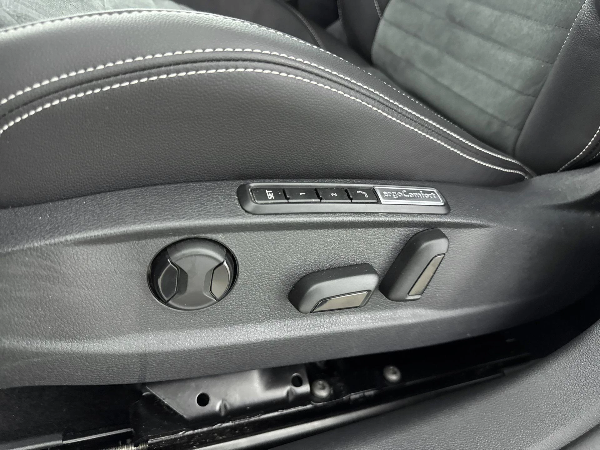 Volkswagen-Passat-image-15