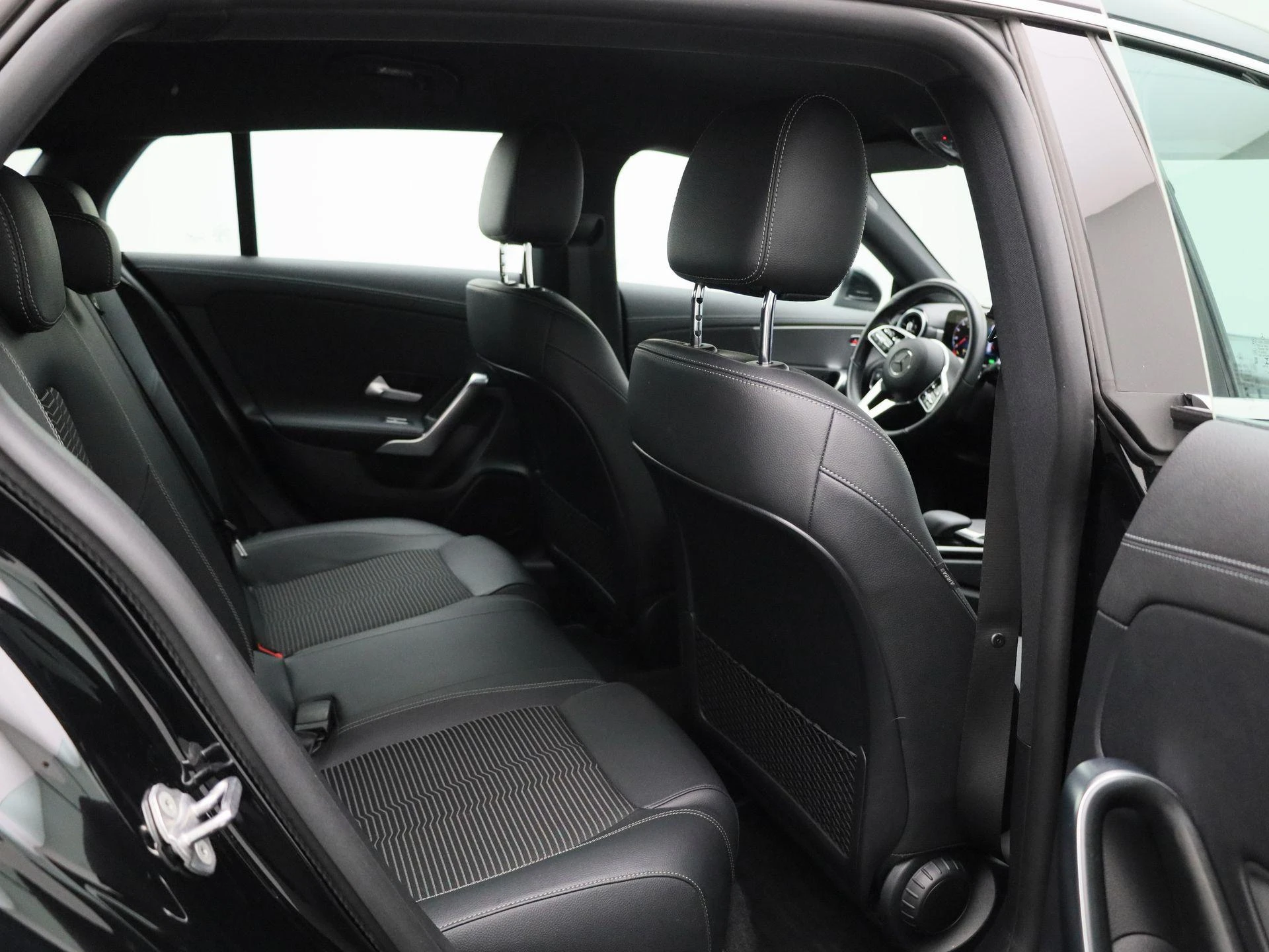 Mercedes-Benz-CLA-image-43