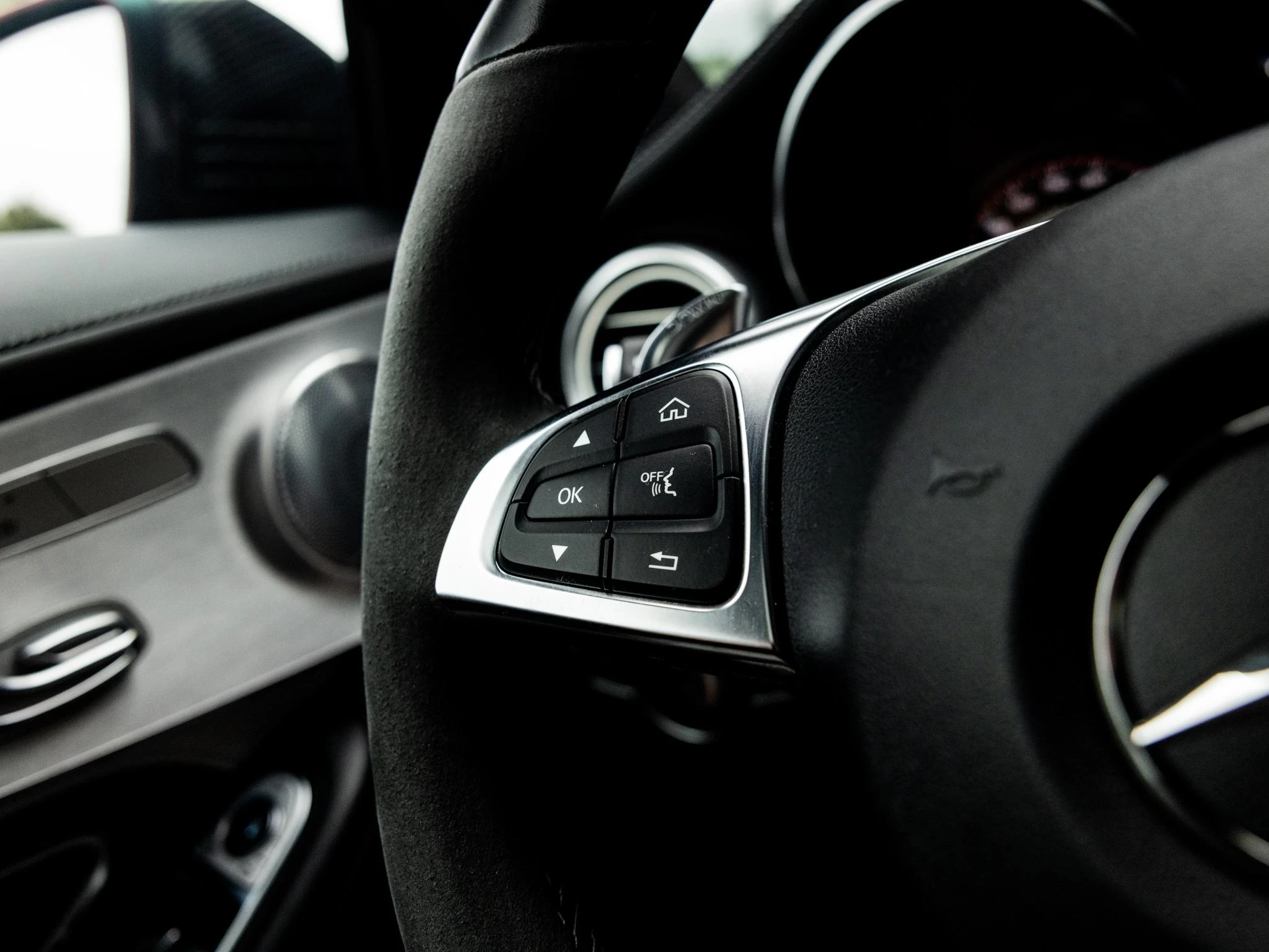 Mercedes-Benz-C-Klasse-image-32