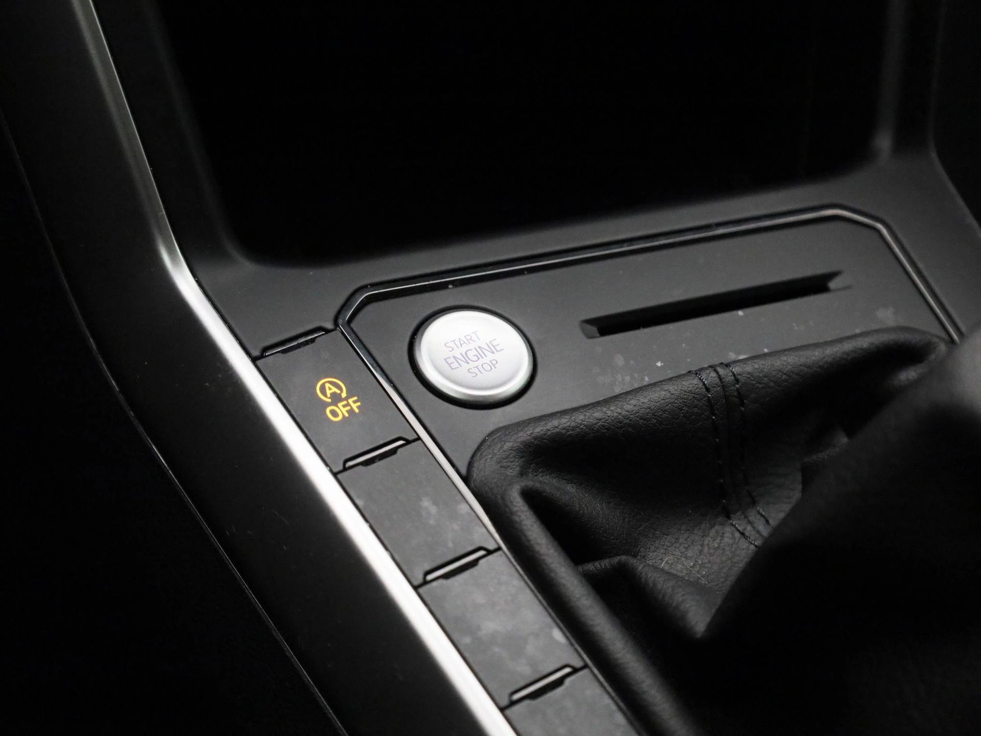 Volkswagen-Polo-image-17