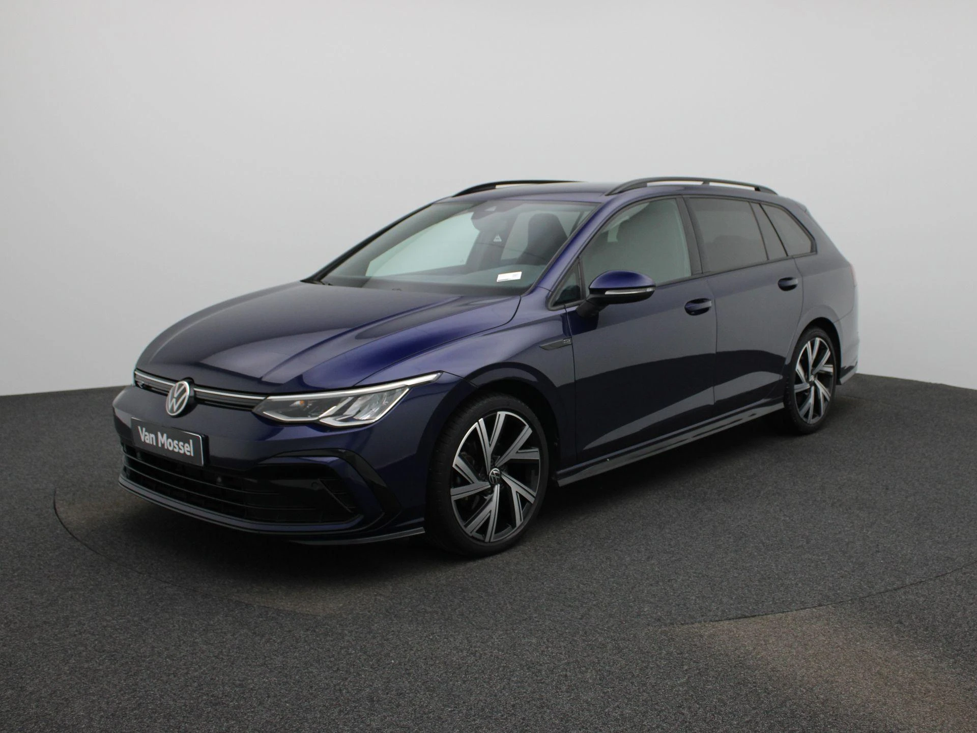 Volkswagen-Golf-image-0