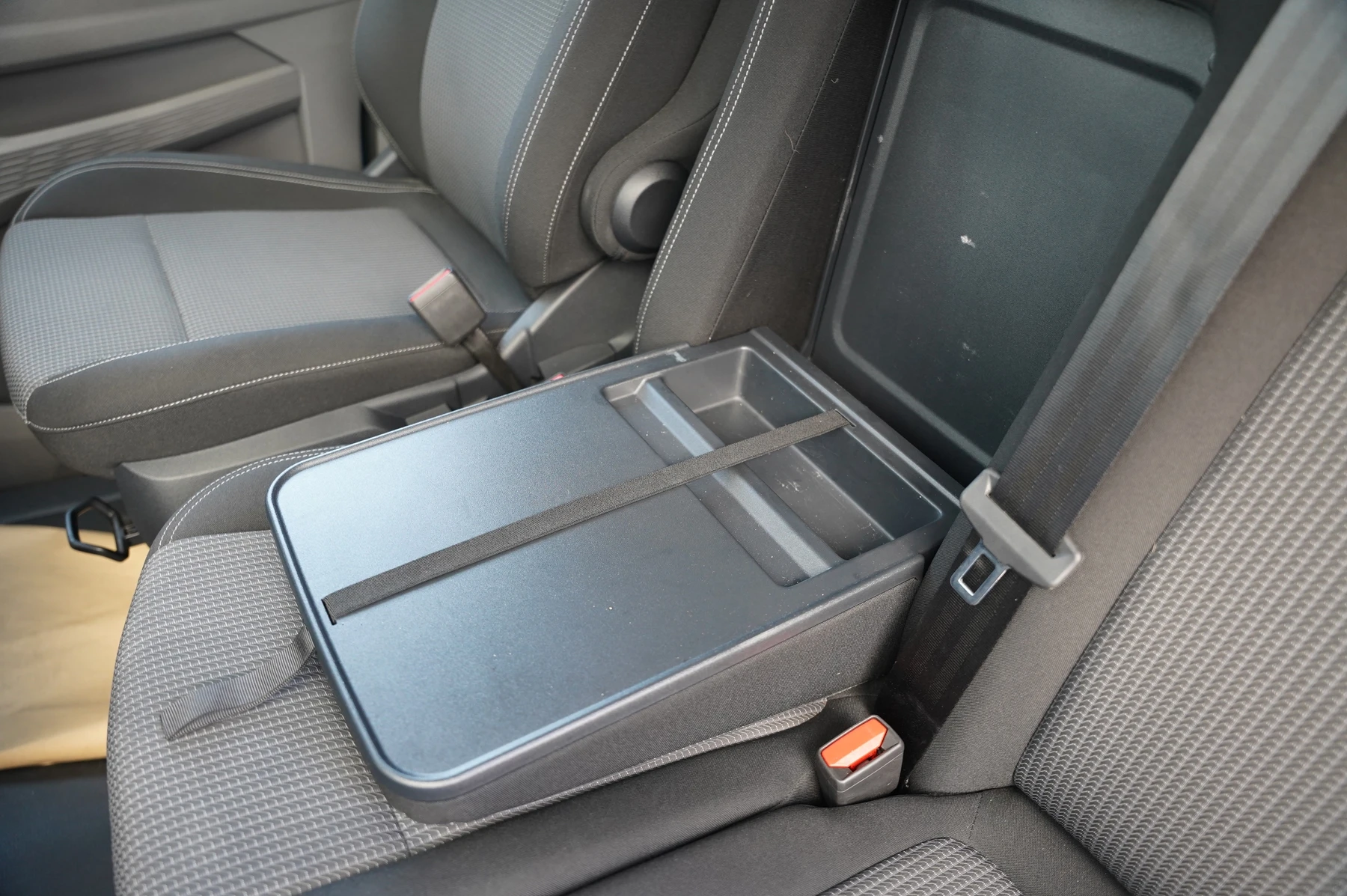 Volkswagen-Transporter-image-9