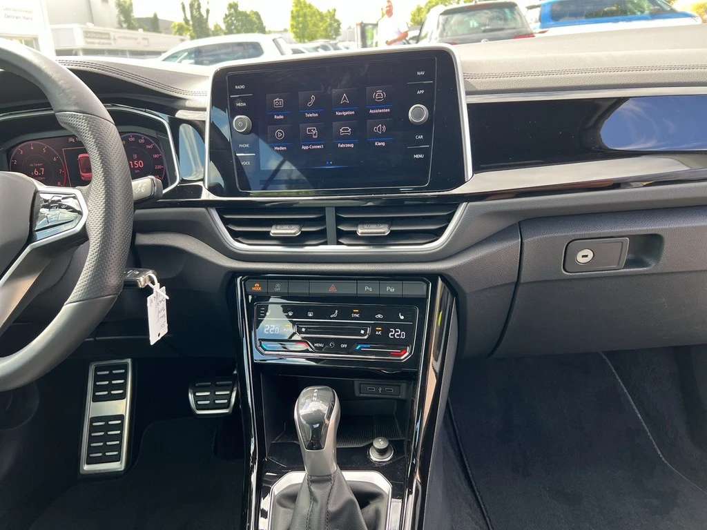 Volkswagen-T-Roc-image-10