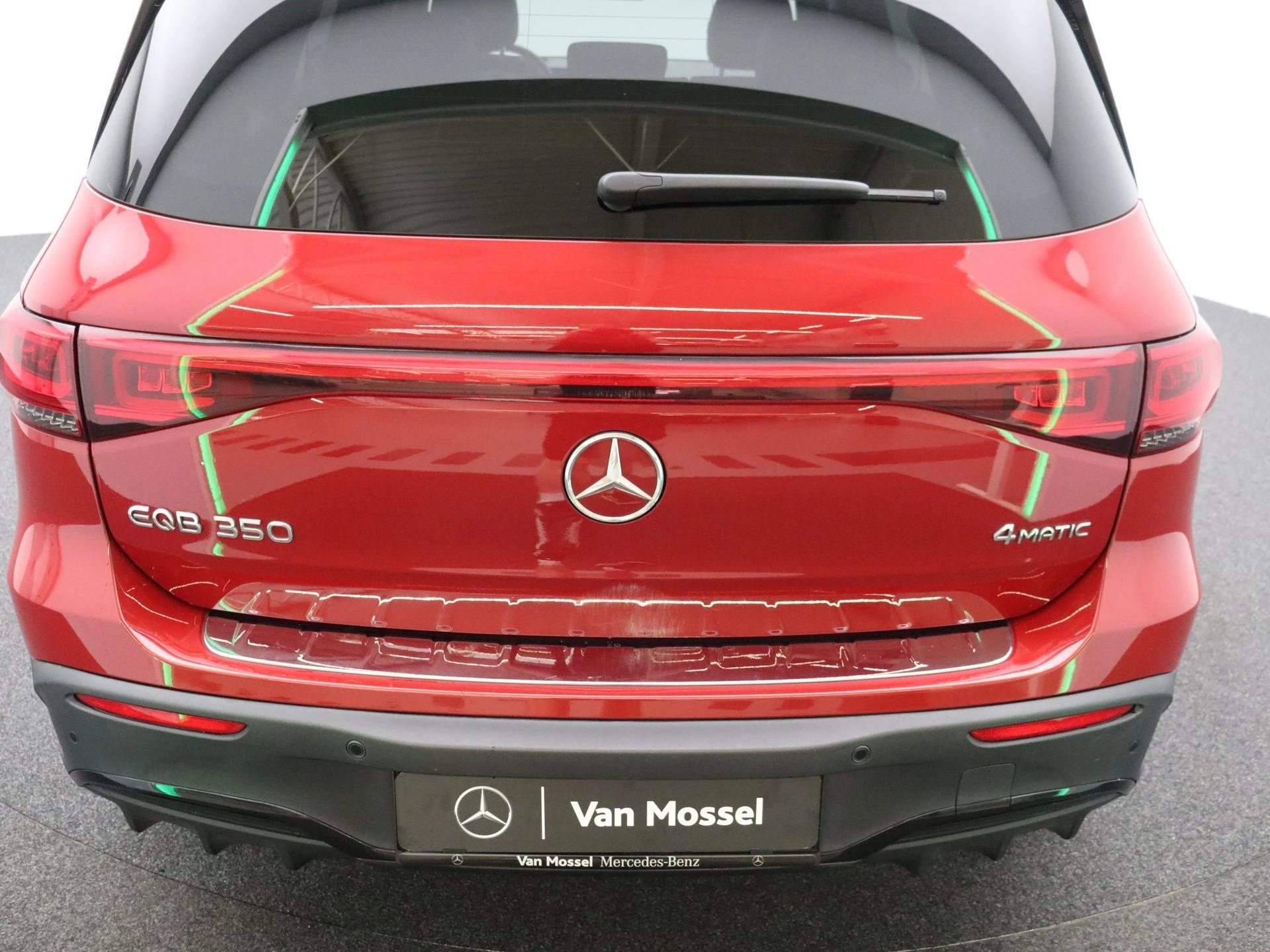 Mercedes-Benz EQB 350 4MATIC AMG Line + LEDER + PANO + BURMESTER + HEAD UP + CARPLAY +