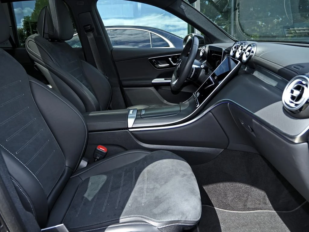 Mercedes-Benz-GLC 220 d-image-11