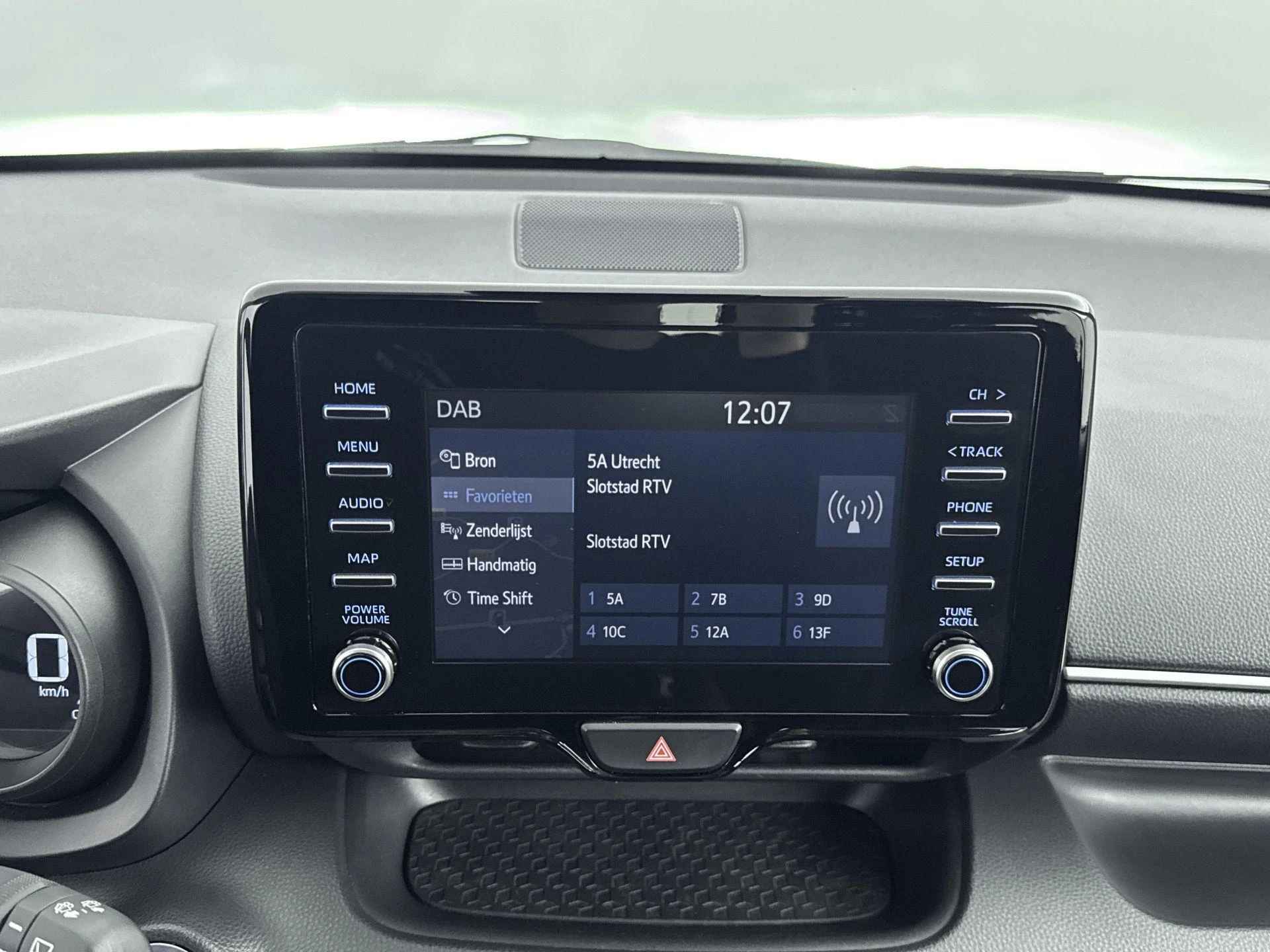 Toyota-Yaris-image-6