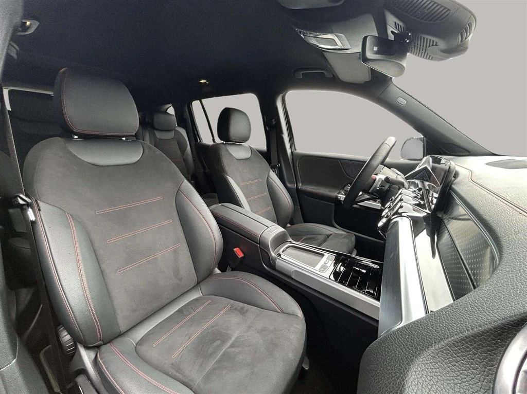 Mercedes-Benz-EQB-image-19