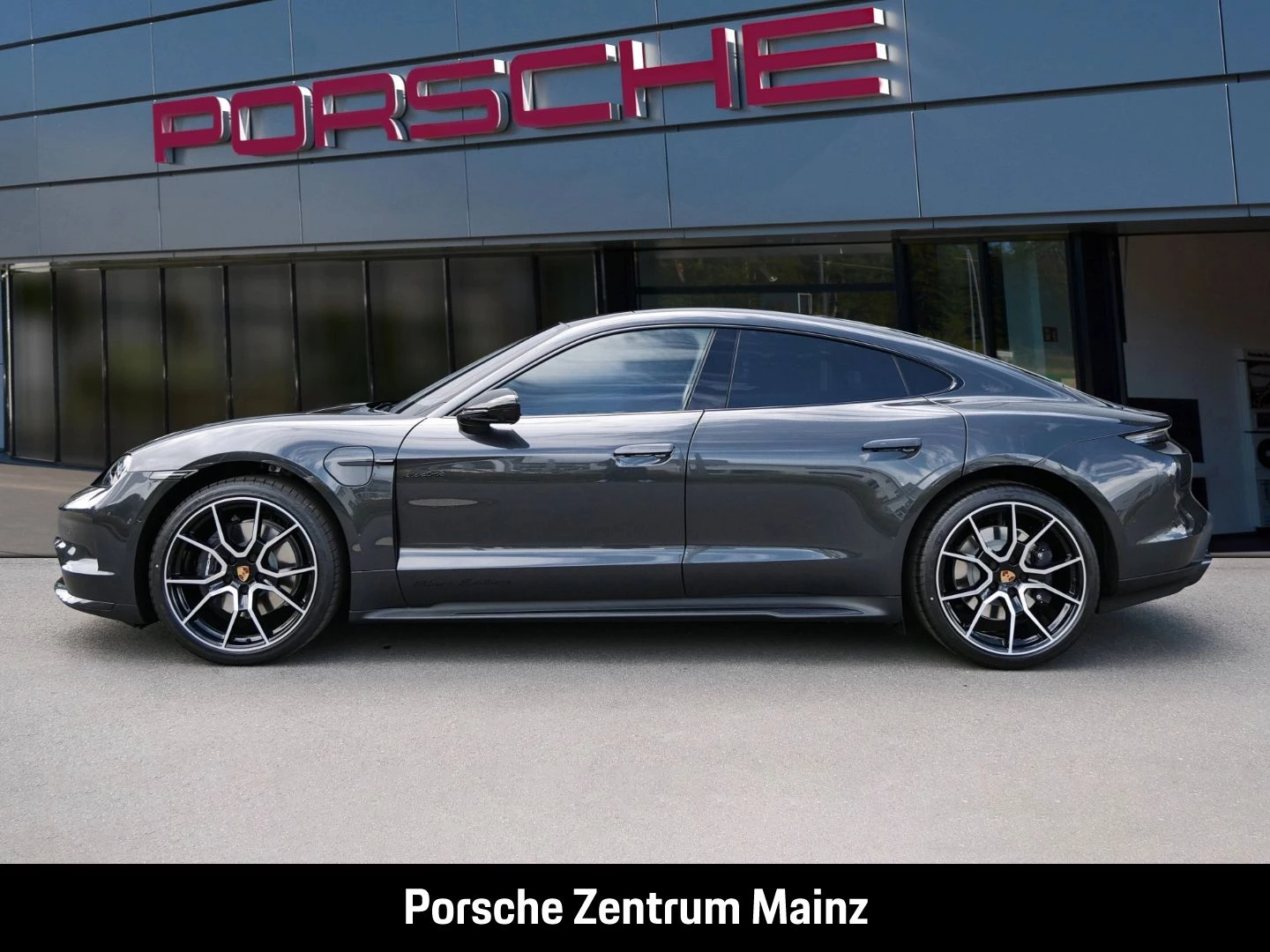 Porsche Taycan Black Edition InnoDrive HA-Lenkung HeadUp black edition