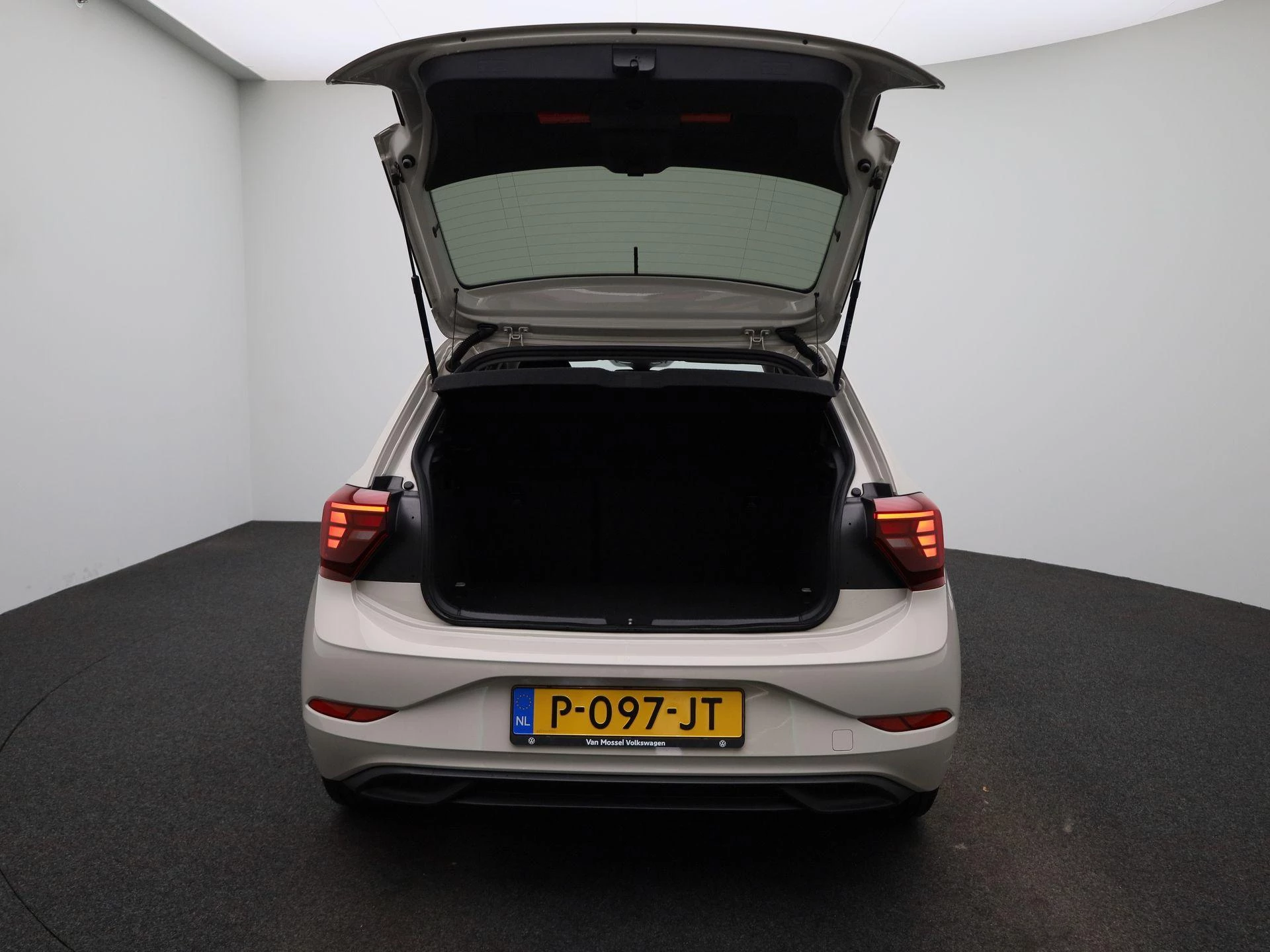 Volkswagen-Polo-image-10