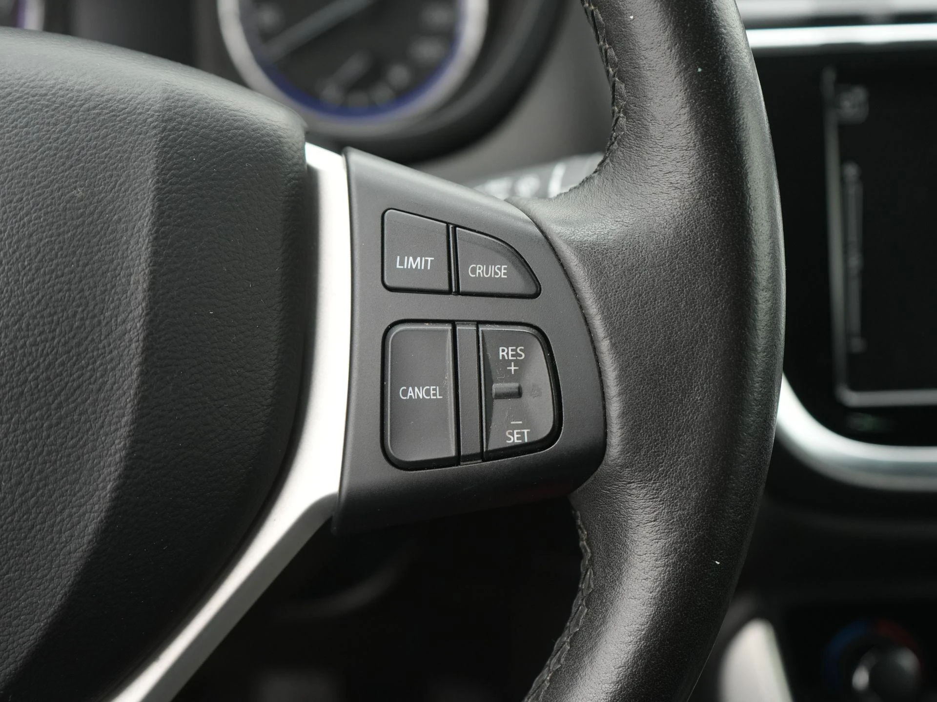 Suzuki-S-Cross-image-21
