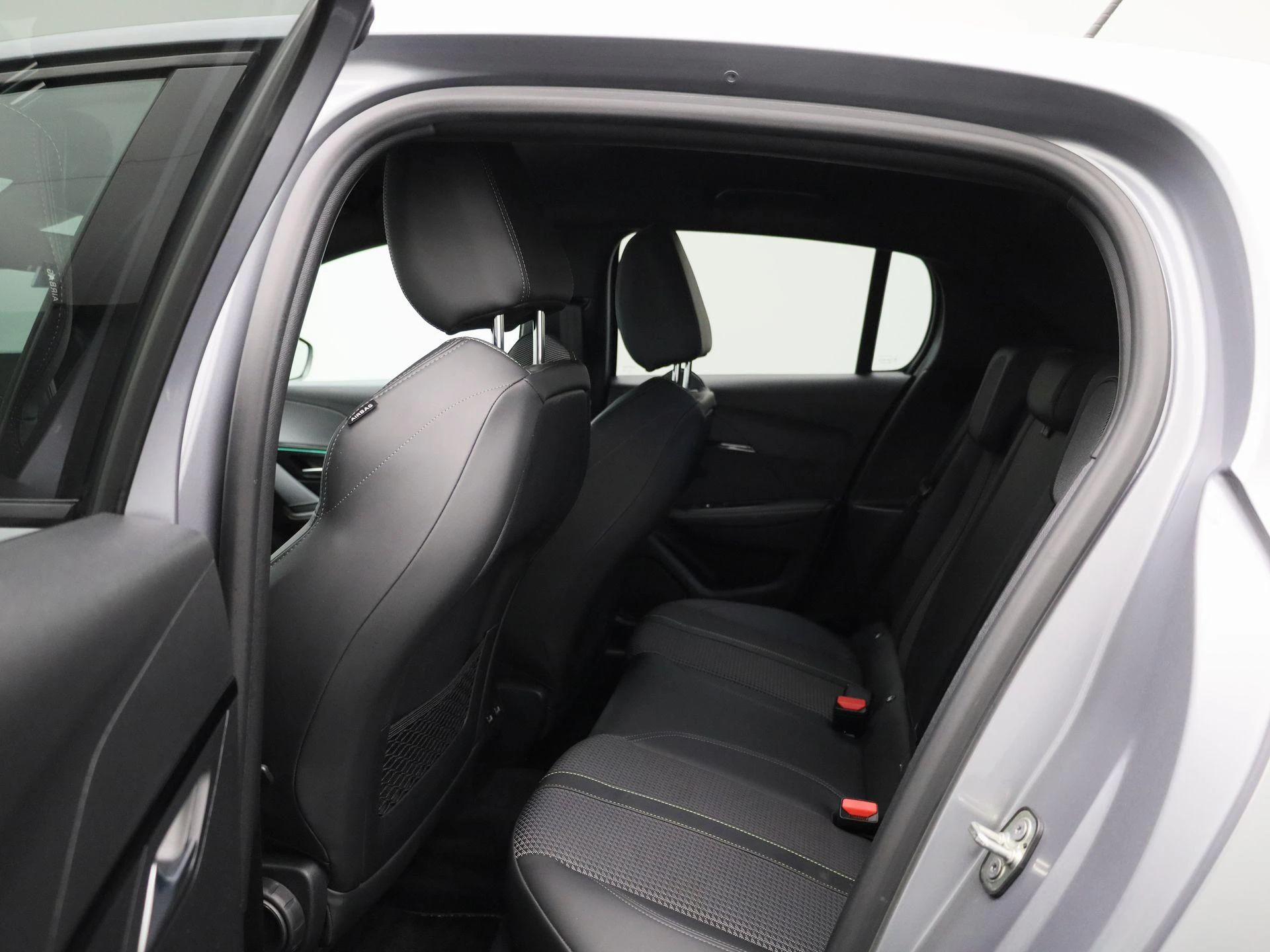 Peugeot e-208 - 10