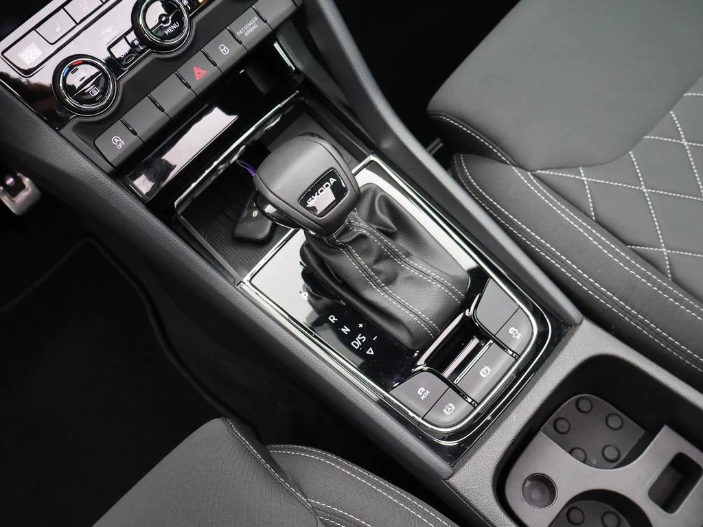 Škoda Karoq Karoq Sportline 1.5TSI AUTOMAAT*PANODAK*VIRTUAL COCKPIT*SPORTZETELS*ACC*PDC ACHTER*...*