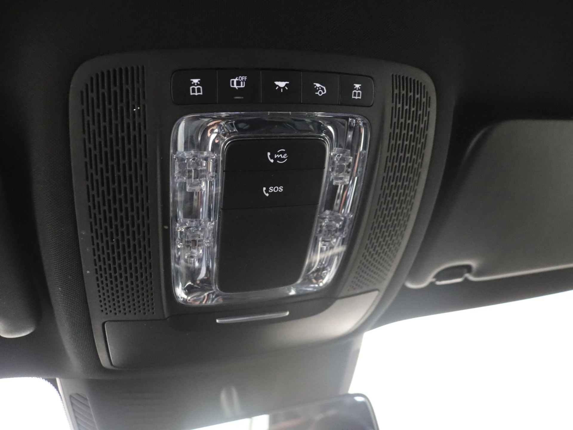 Mercedes-Benz-GLB-image-22