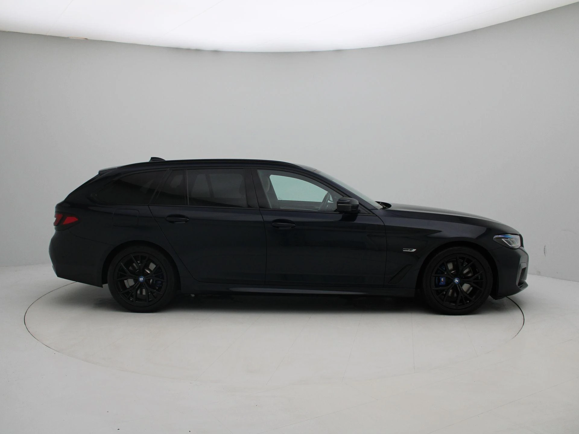 BMW-5 Serie-image-6