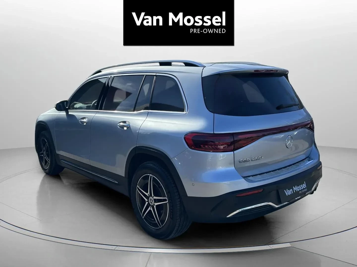 Mercedes-Benz-EQB-image-6