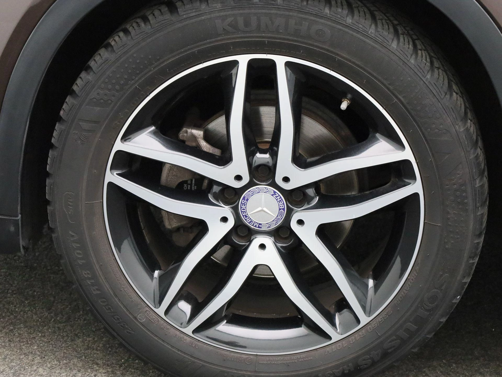 Mercedes-Benz-GLA-image-11