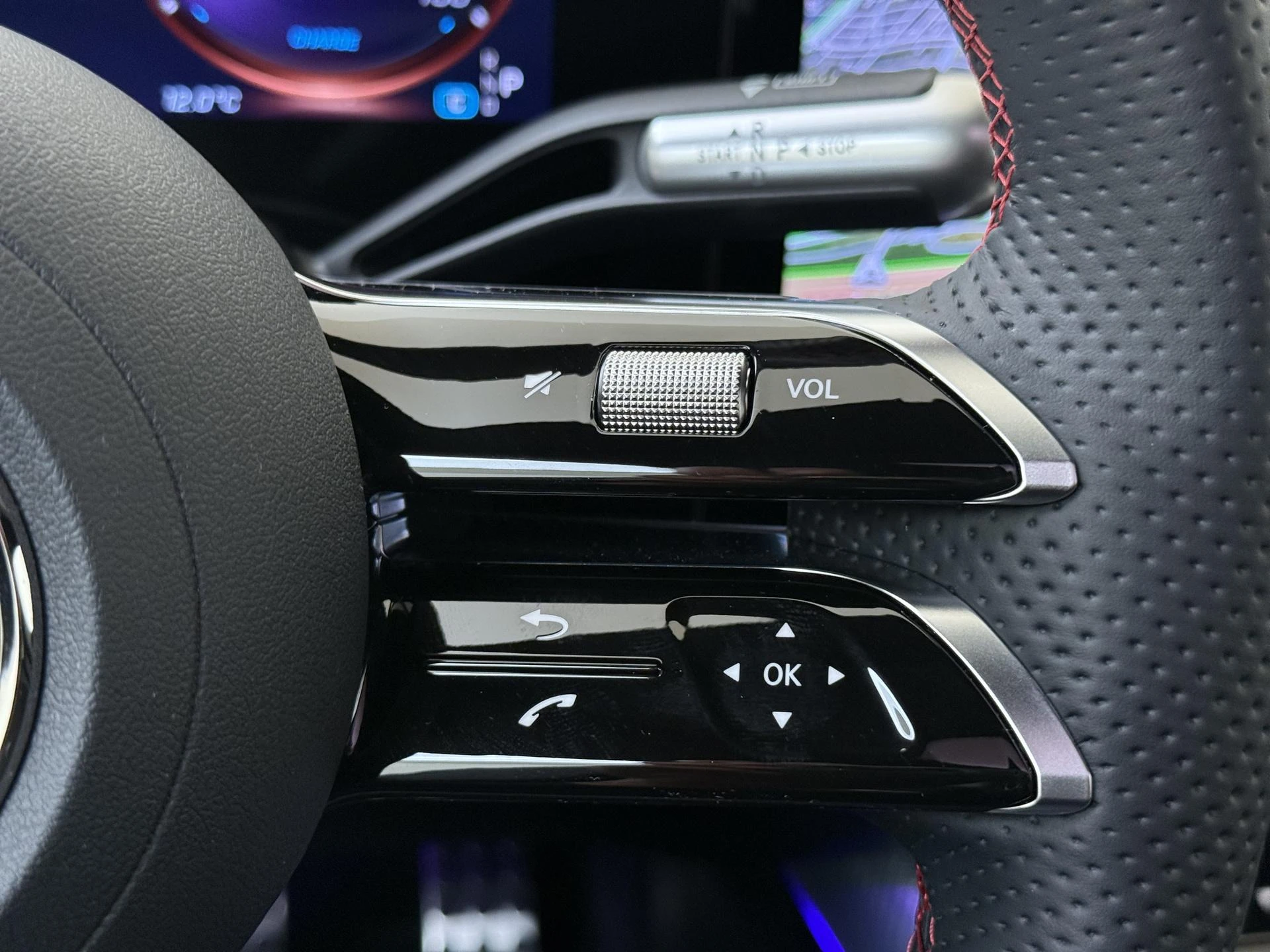 Mercedes-Benz-CLA-image-12