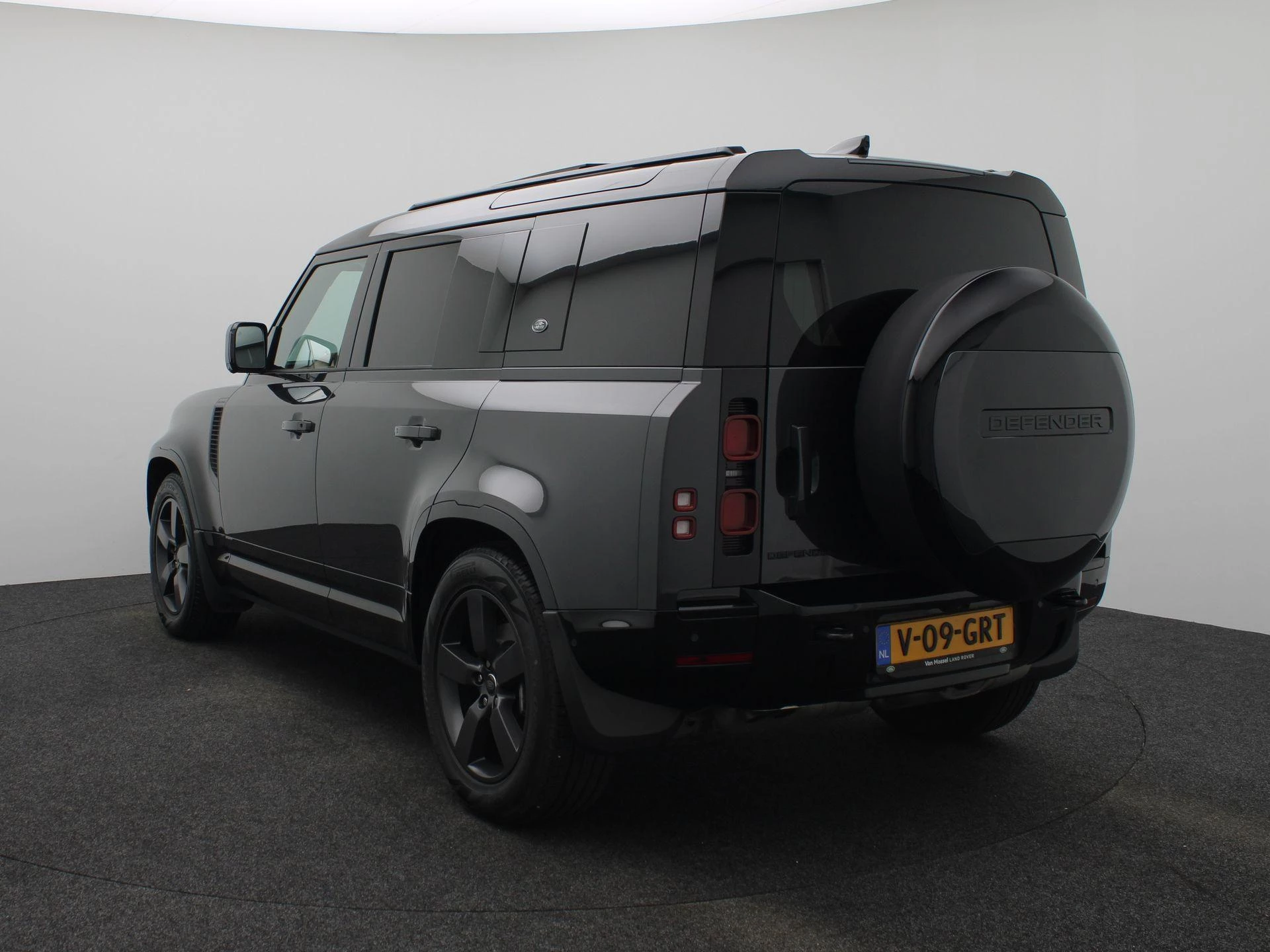 Land Rover-Defender-image-1