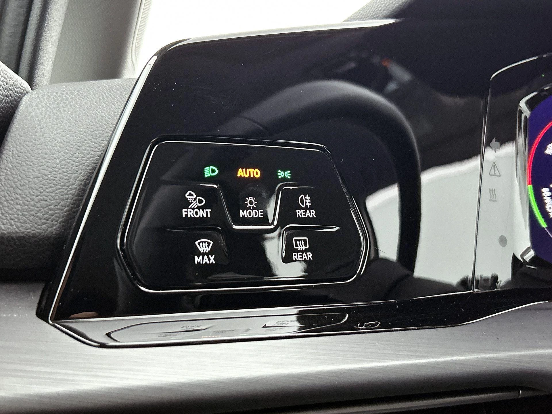 Volkswagen-Golf-image-13