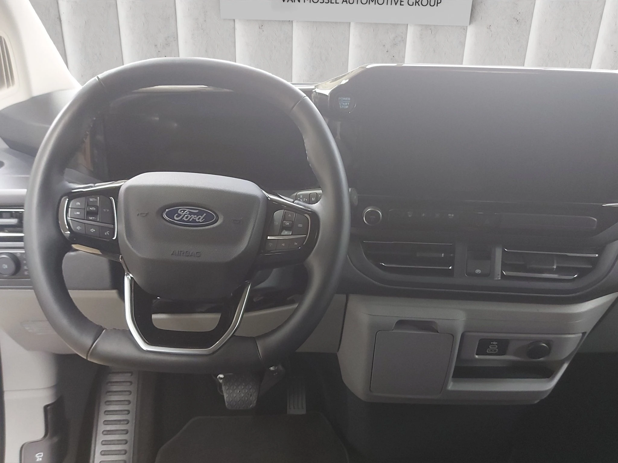 Ford-Tourneo Custom-image-11