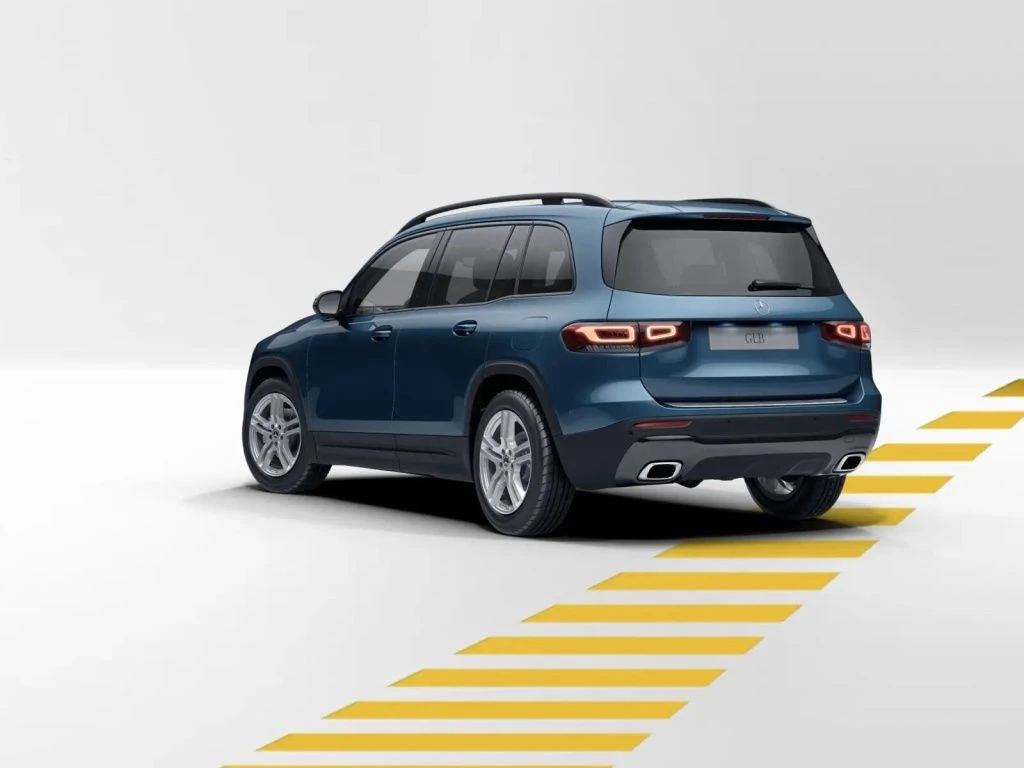 Mercedes-Benz-GLB 200-image-4