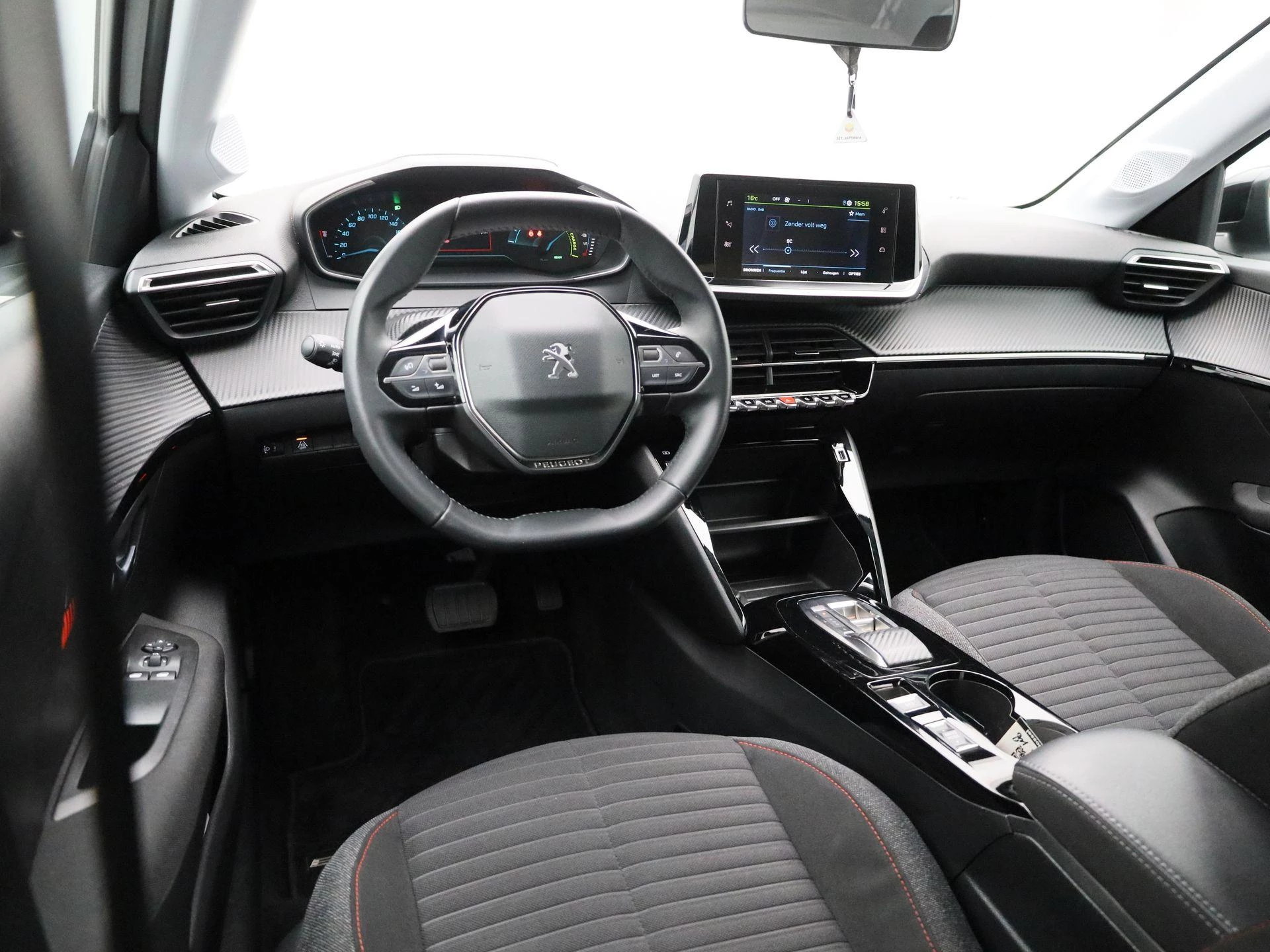 Peugeot-e-208-image-7