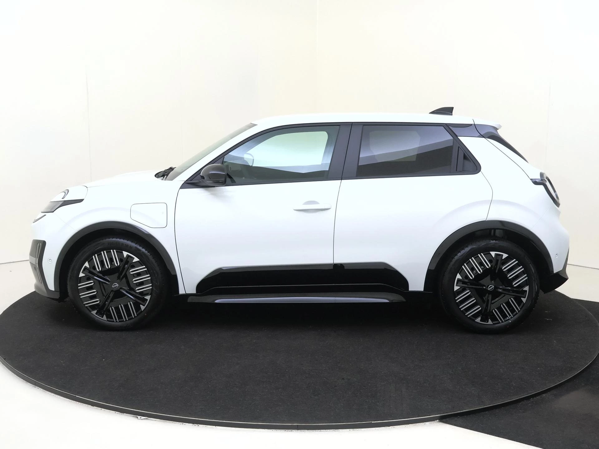 Nissan-Micra-image-7