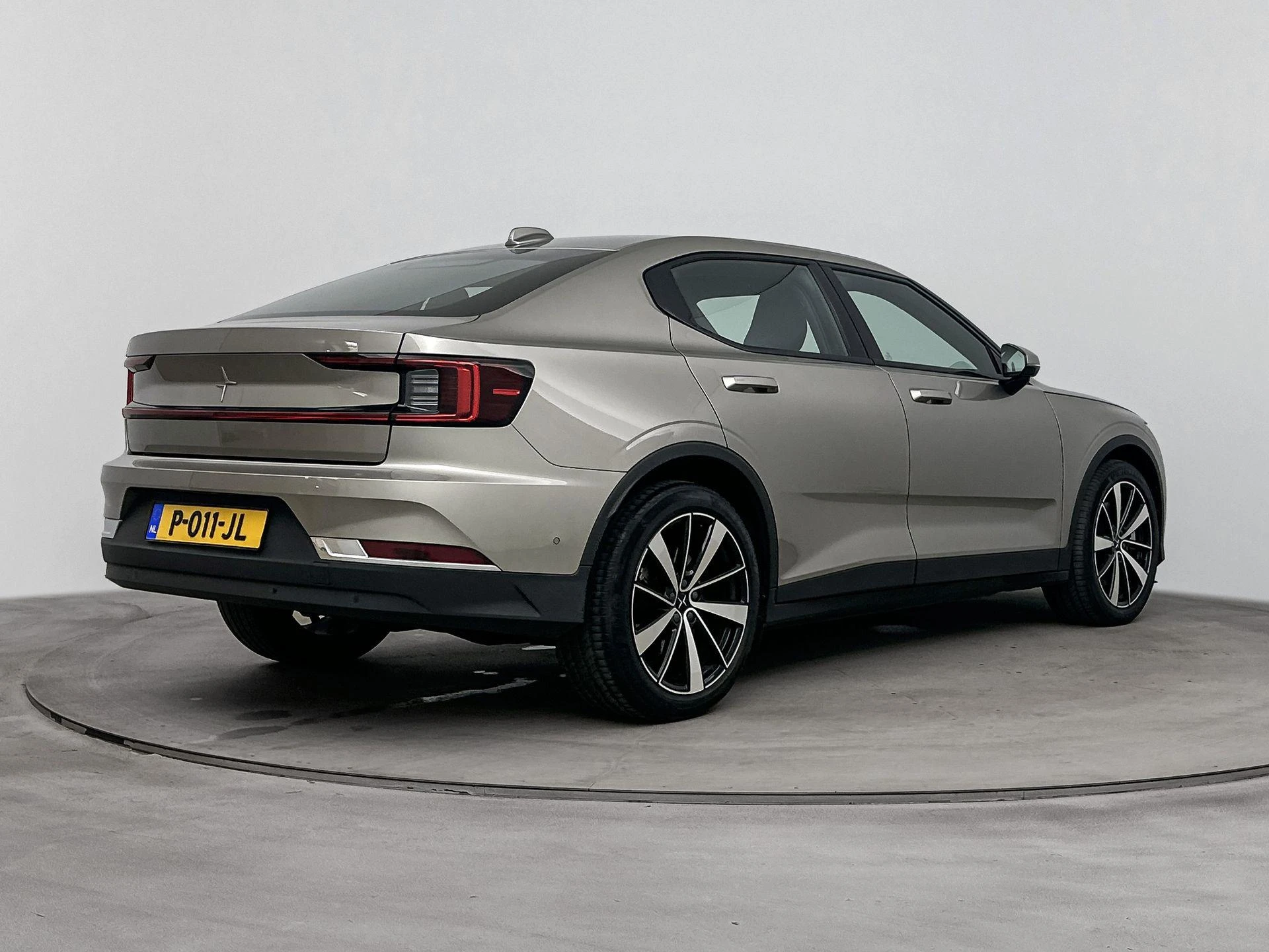 Polestar-2-image-3