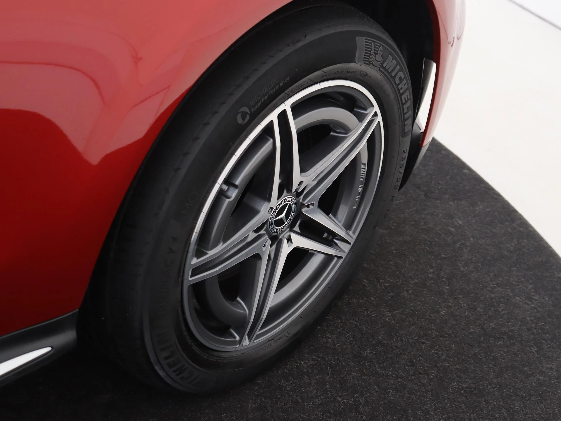 Mercedes-Benz-EQC-image-9