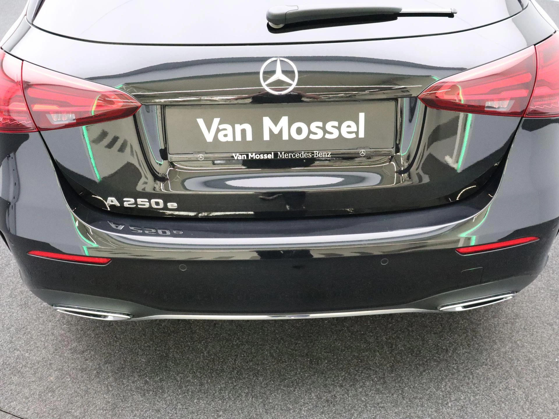 Mercedes-Benz A-Klasse 250 e AMG Line + PANO DAK + MULTIBEAM LED + CARPLAY +