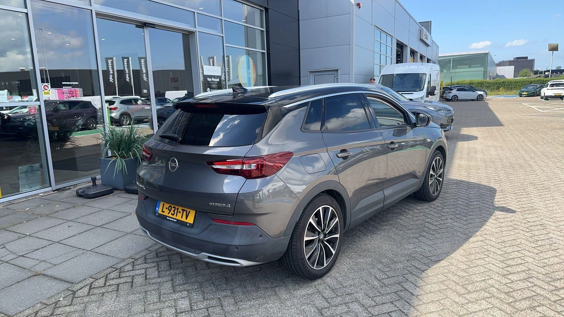 Opel-Grandland X-image-3