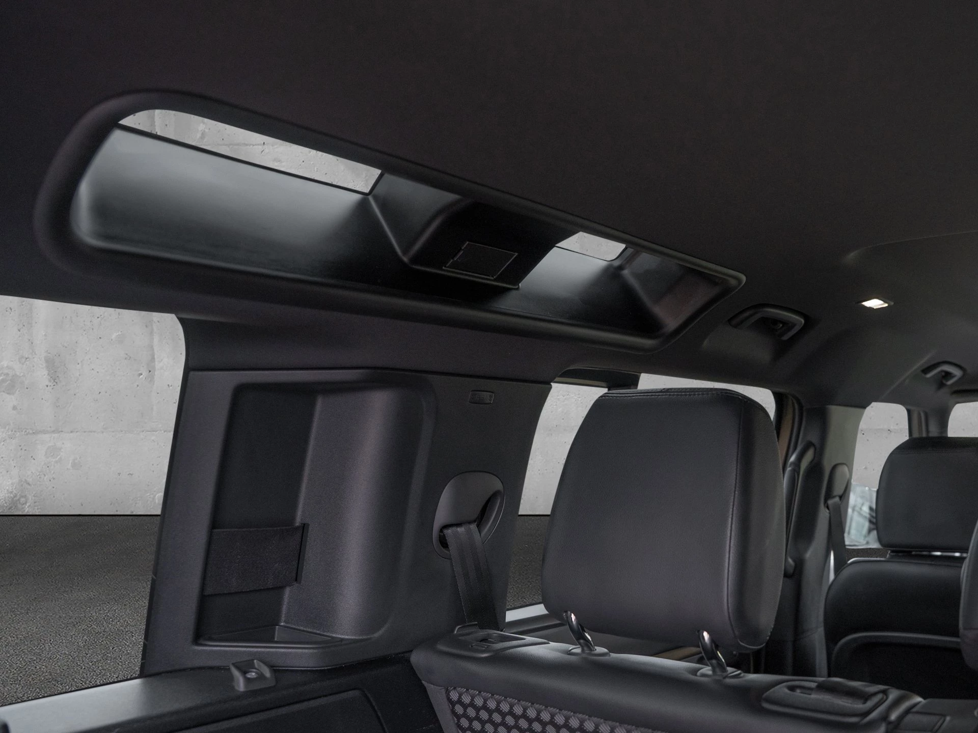 Land Rover-Defender-image-9