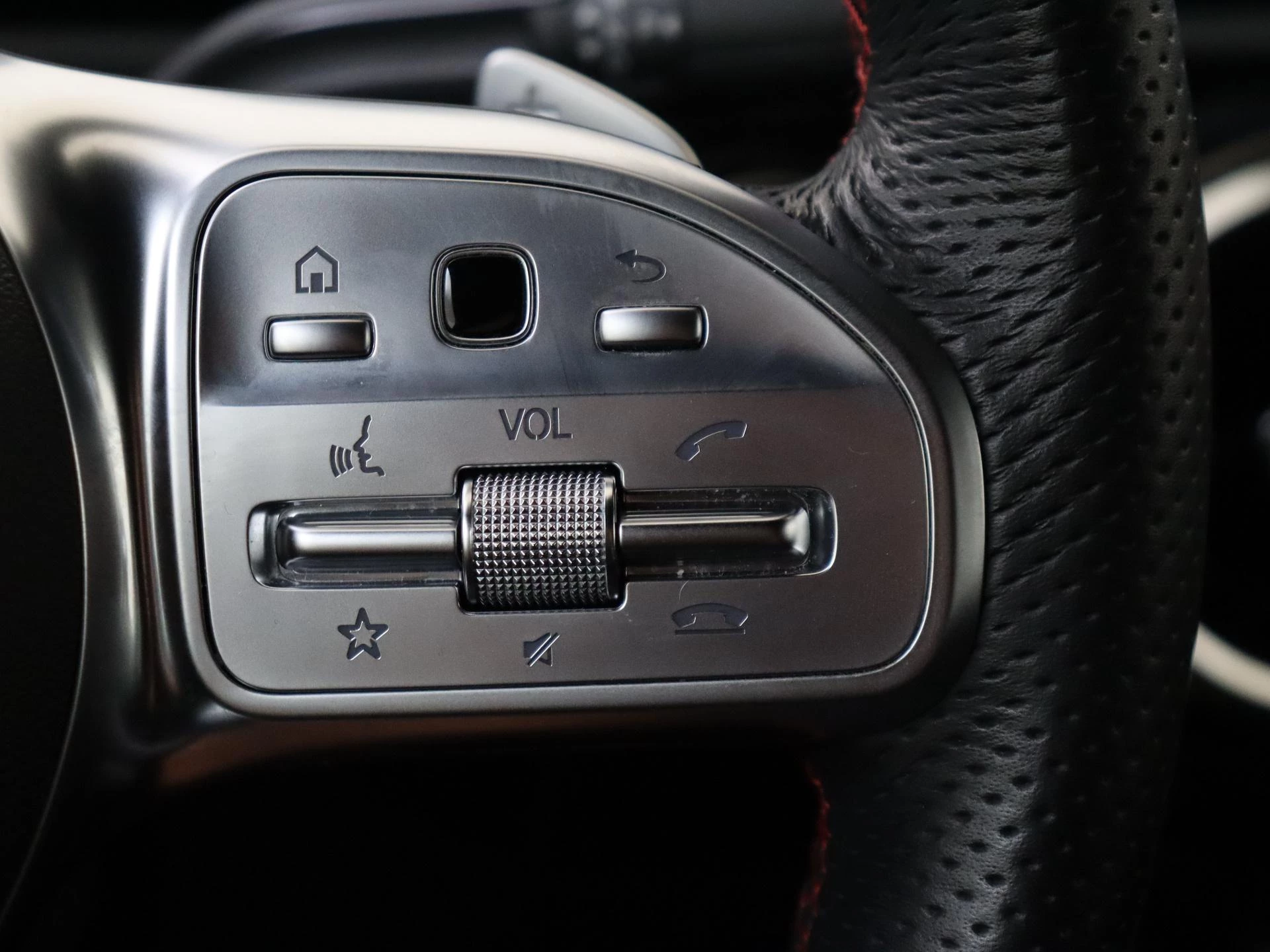 Mercedes-Benz-CLA-image-13