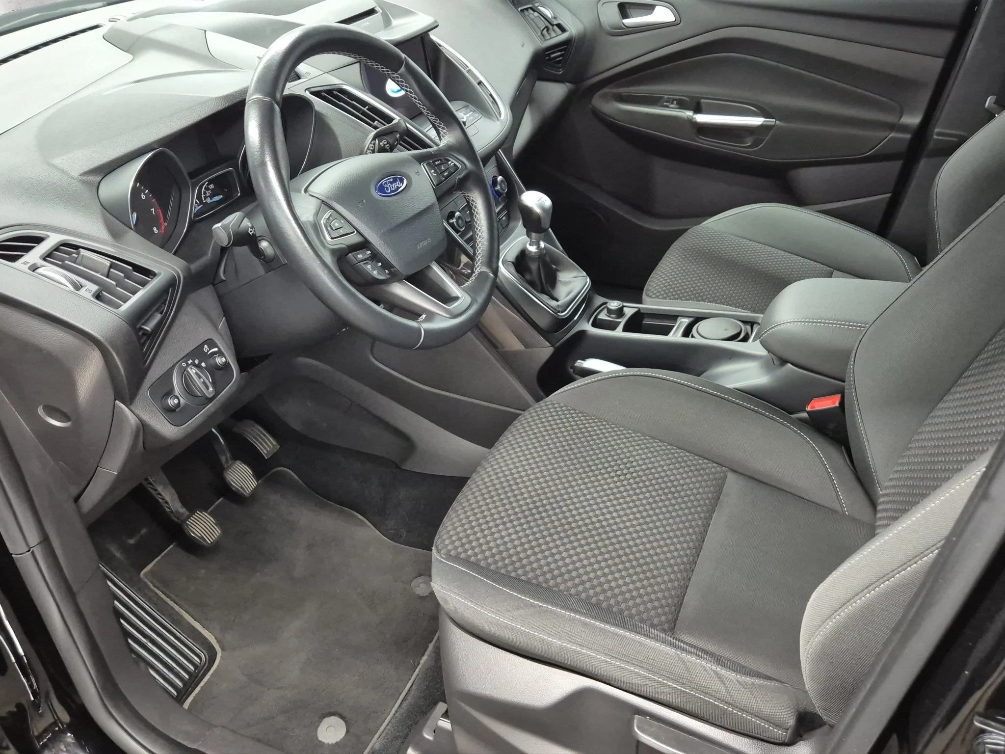 Ford-C-MAX-image-9