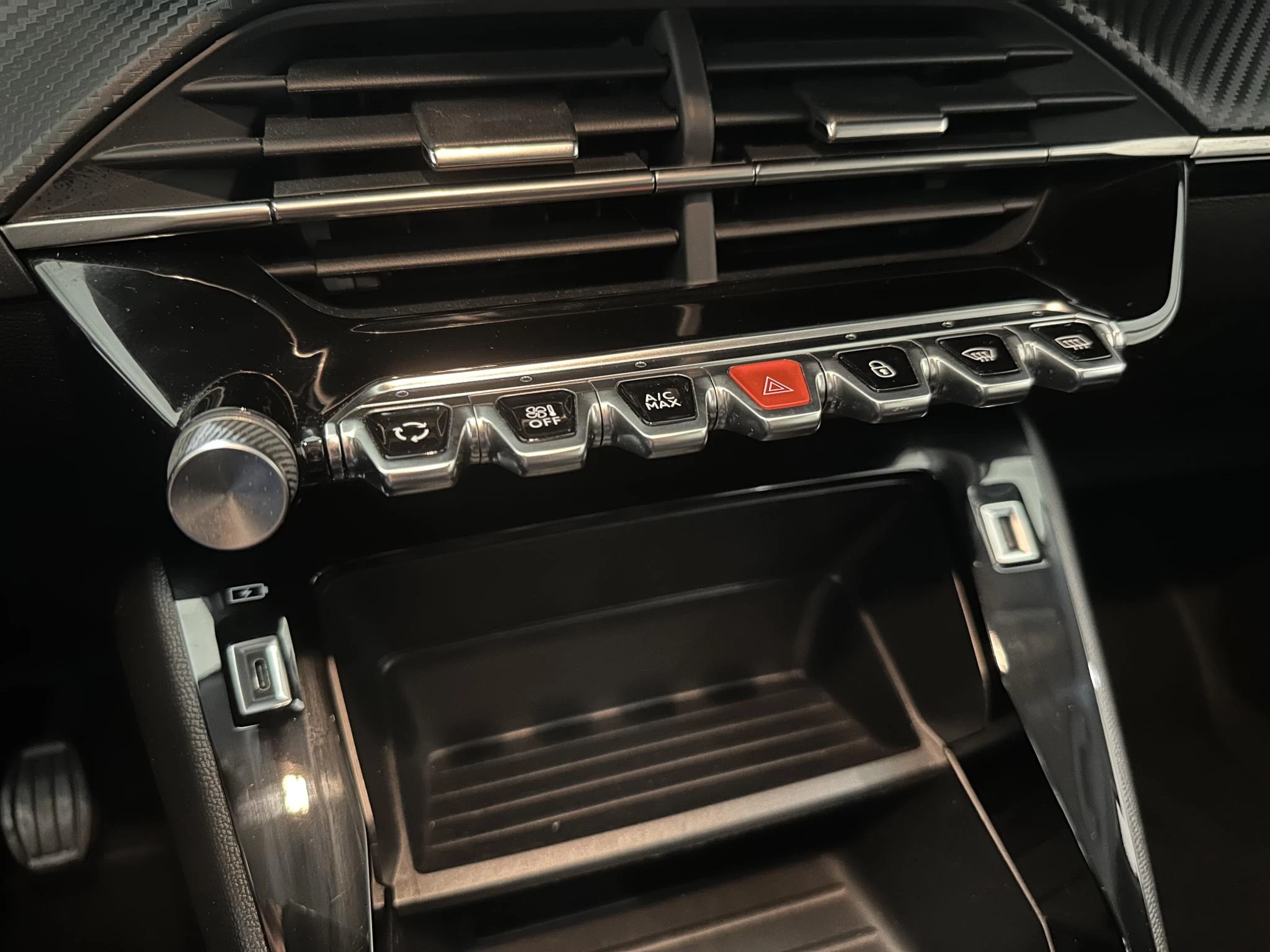 Peugeot-208-image-11