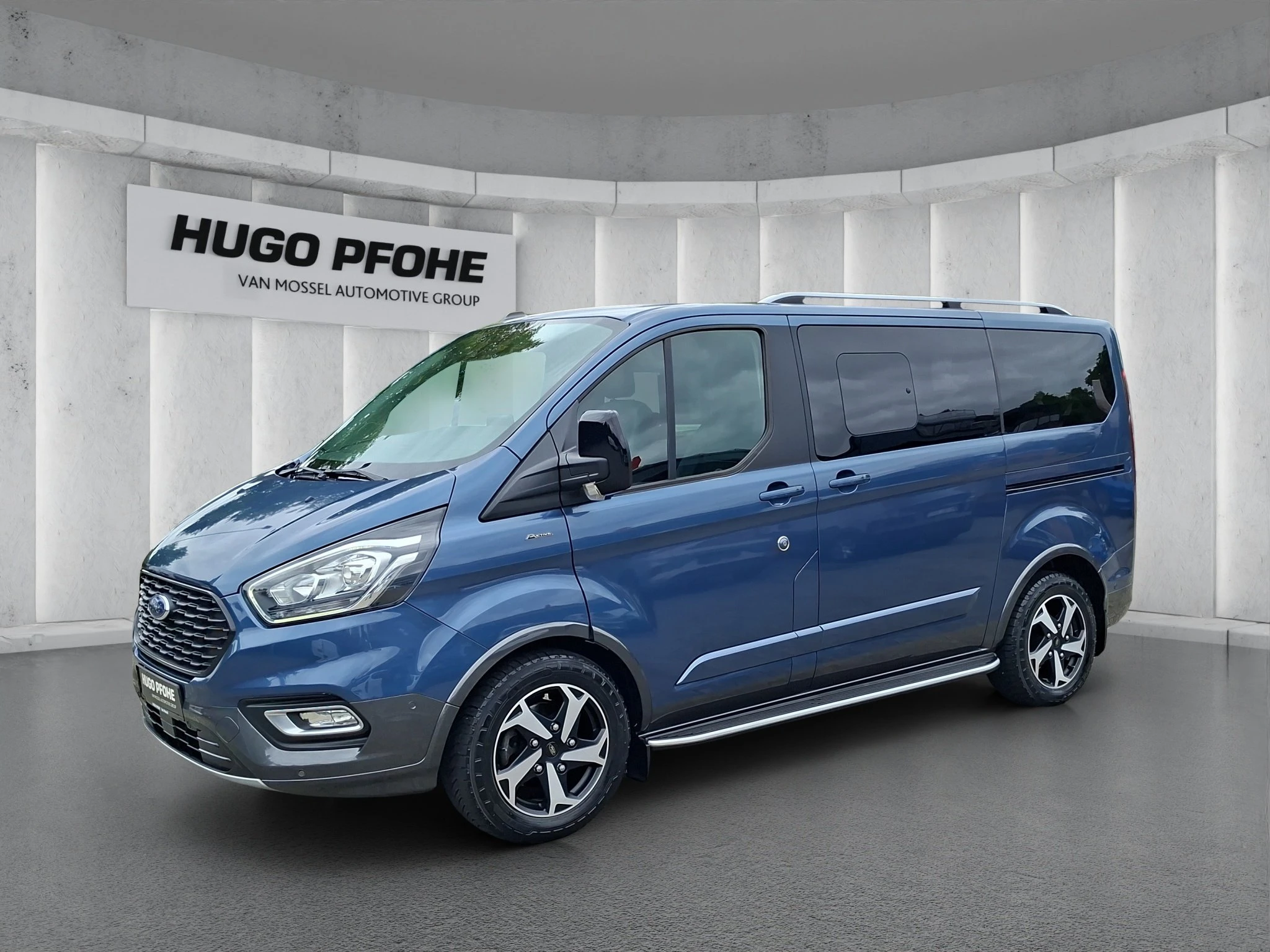 Ford-Tourneo Custom-image-0